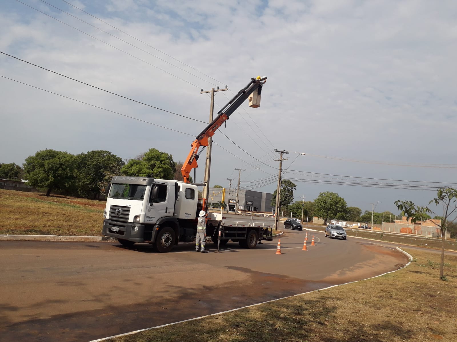 Prefeitura de Palmas realiza serviços de iluminação pública em 15 locais nesta quarta, 29