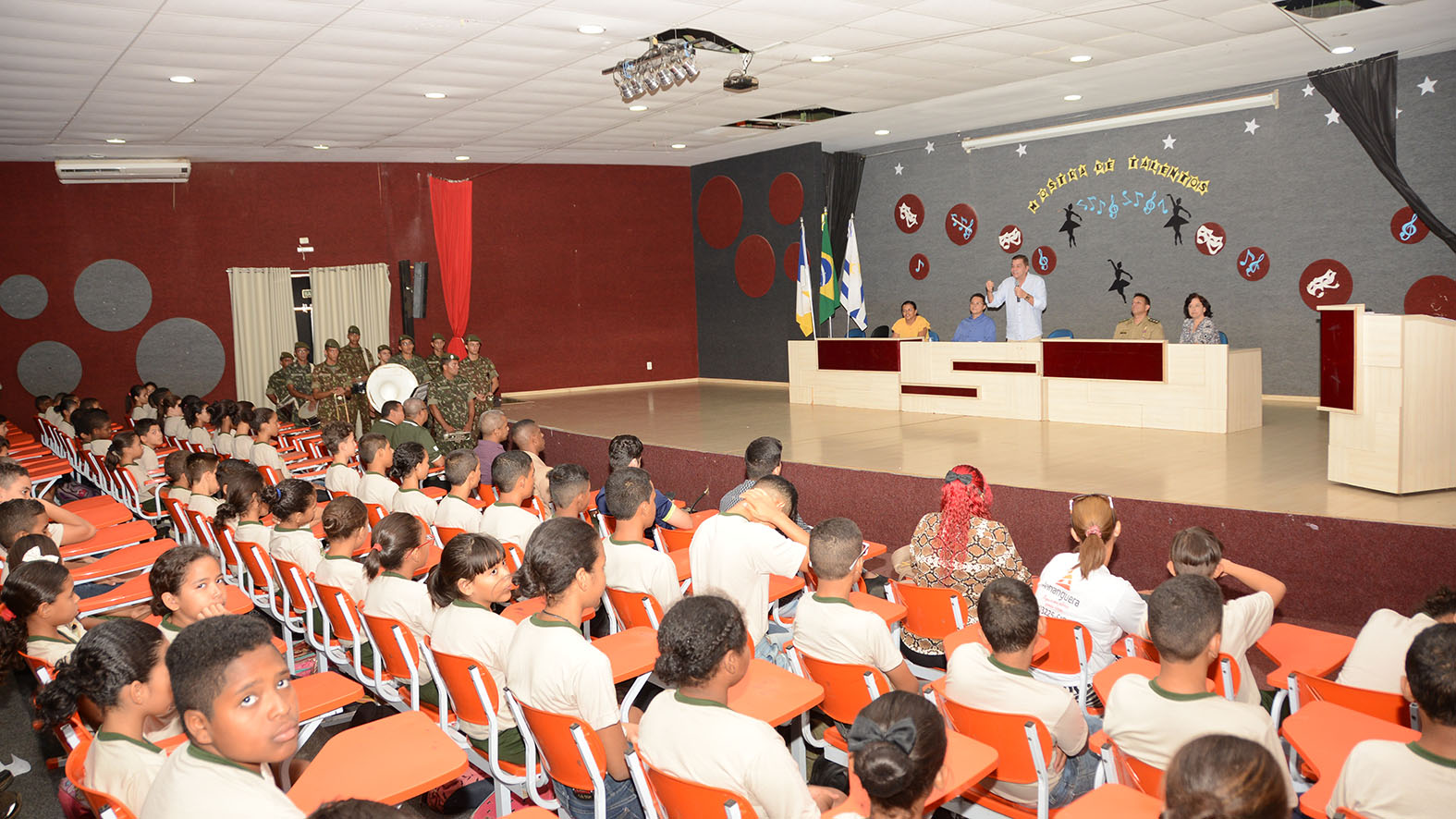 ETI Duque de Caxias- Caroline Campelo firma parceria com o Exército Brasileiro