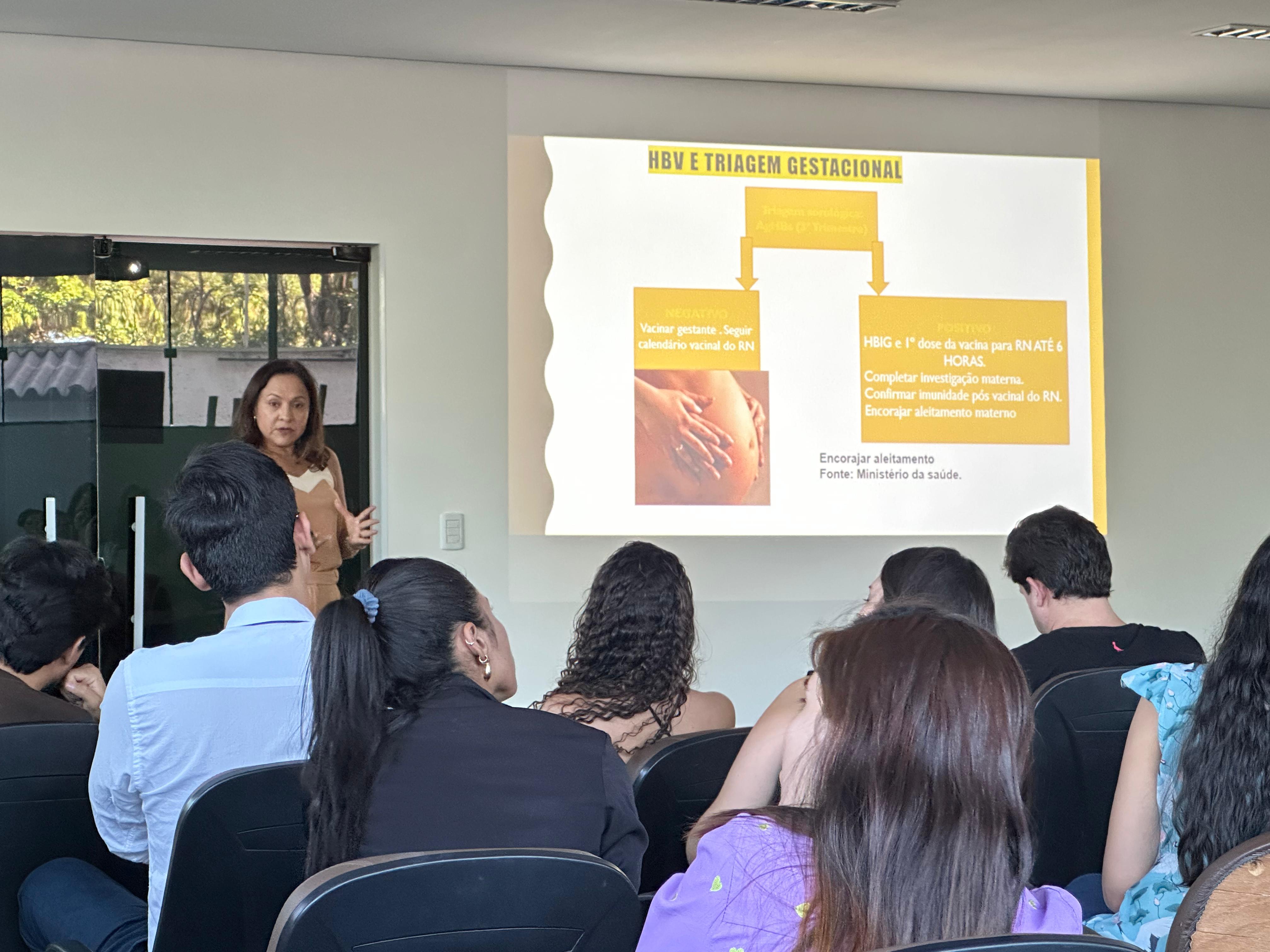 Palestra foi conduzida pela hepatologista Nadja Duarte Oliveira de Sousa Chiavini