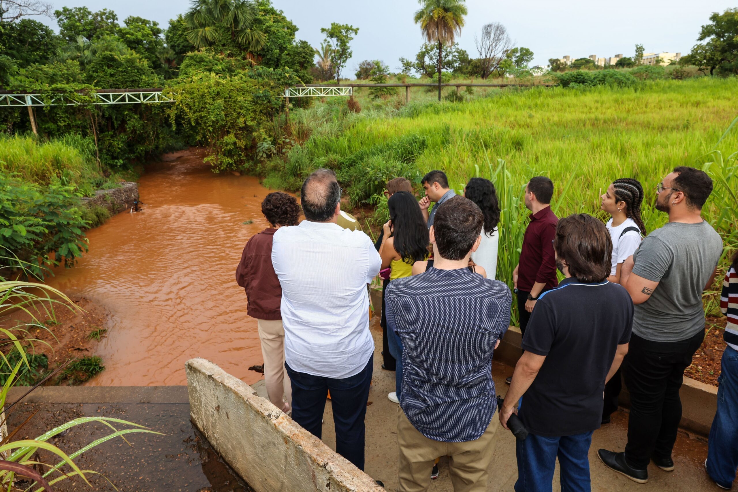 Grupo técnico visita área do futuro Parque do Córrego Sussuapara