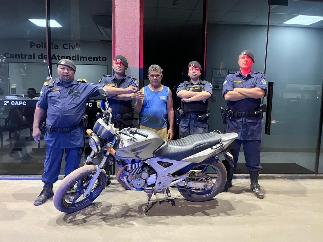 Guarda Metropolitana devolve moto furtada a proprietário e resgata cão de maus-tratos