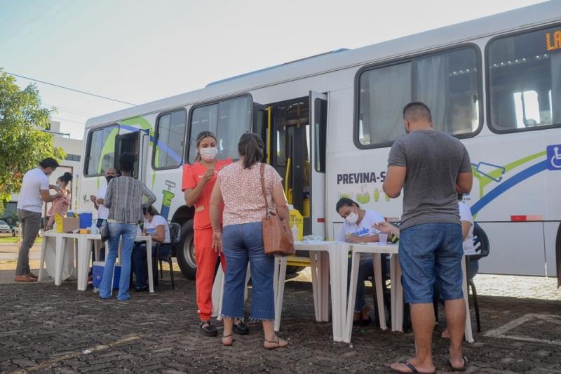 ‘Busão’ leva vacinas para a Praça dos Girassóis e Parque dos Povos Indígenas na quinta, 30
