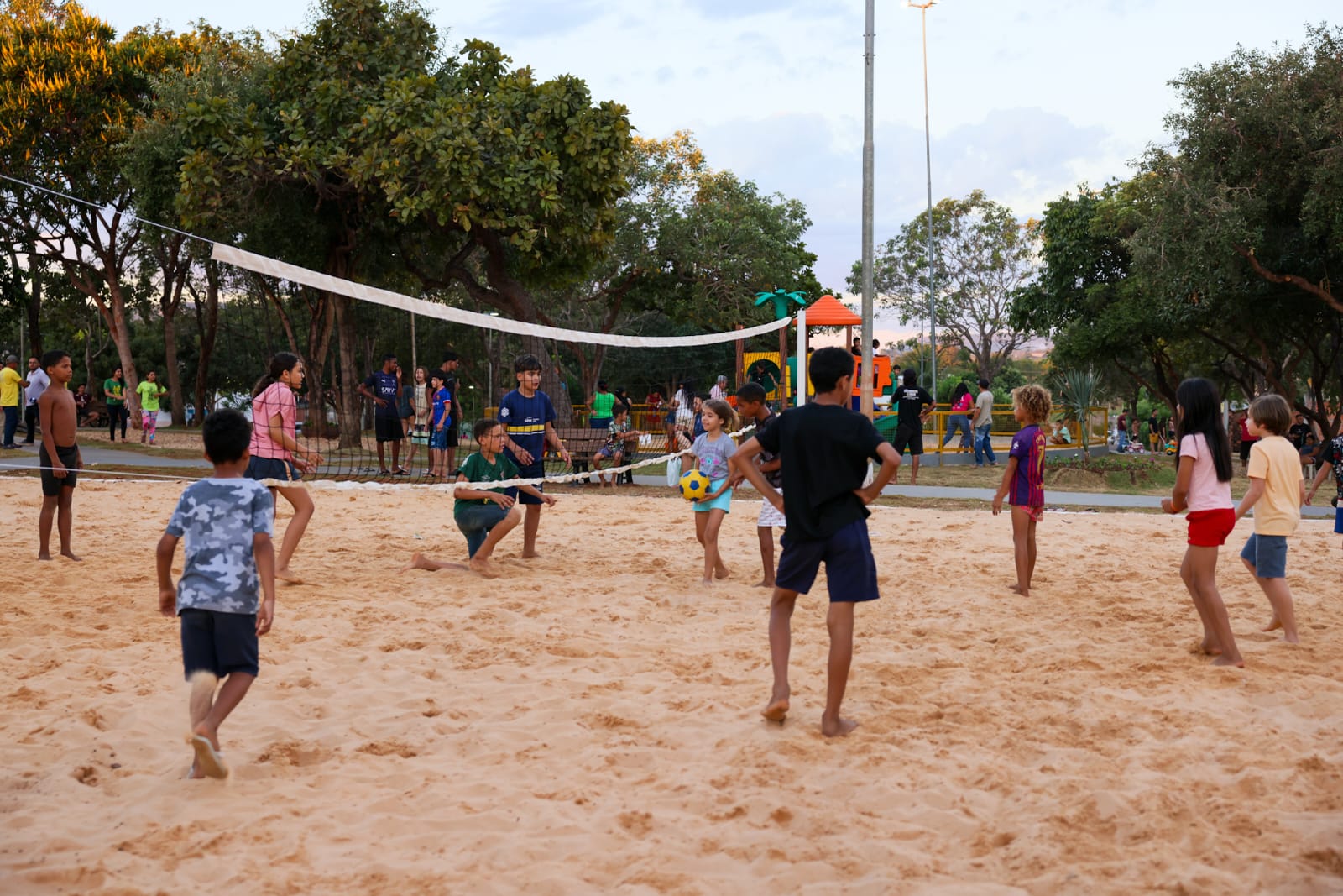 Nova praça da Arse 132 (1306 Sul) também recebeu quadra de areia