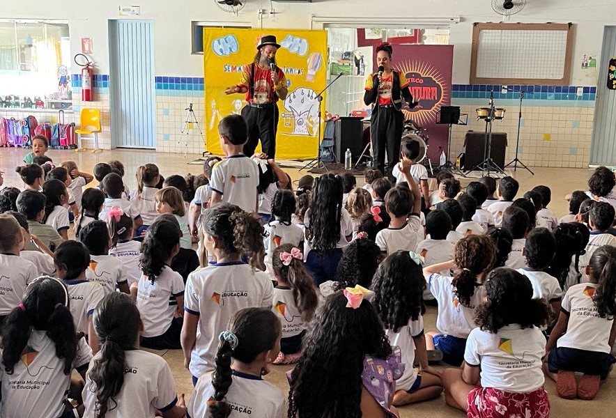 Crianças do Cmei Romilda Budke também tiveram apresentação de palhaços