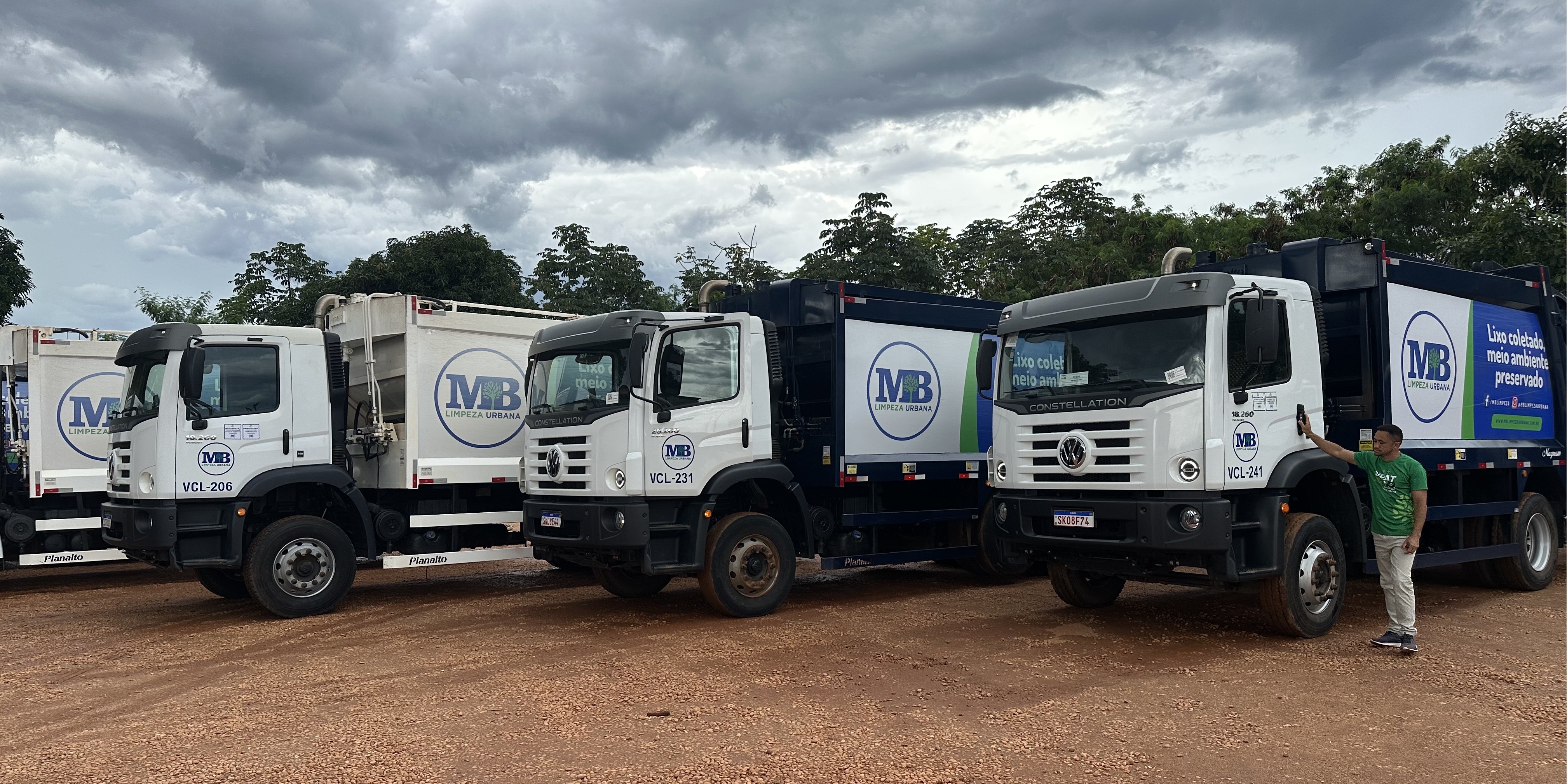 Com os novos veículos, a frota passa a contar com 17 caminhões na realização dos serviços de coleta de lixo domiciliar na Capital – Foto: Divulgação