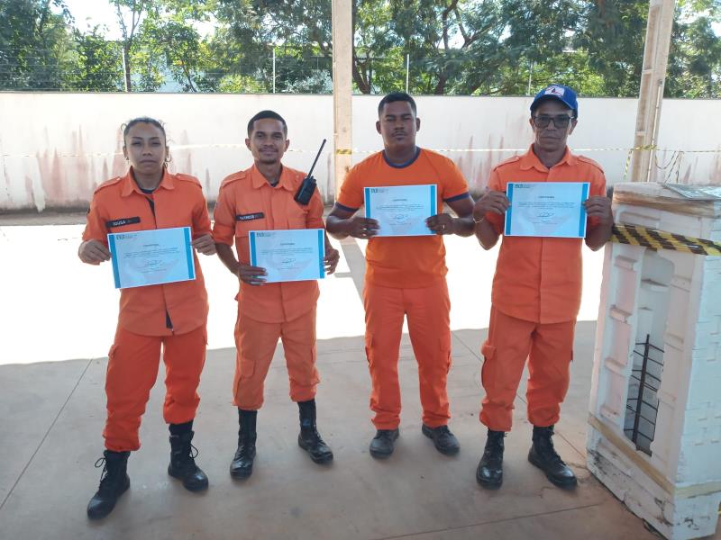 Brigadistas da Defesa Civil da Capital concluem curso de Proteção e Defesa Civil