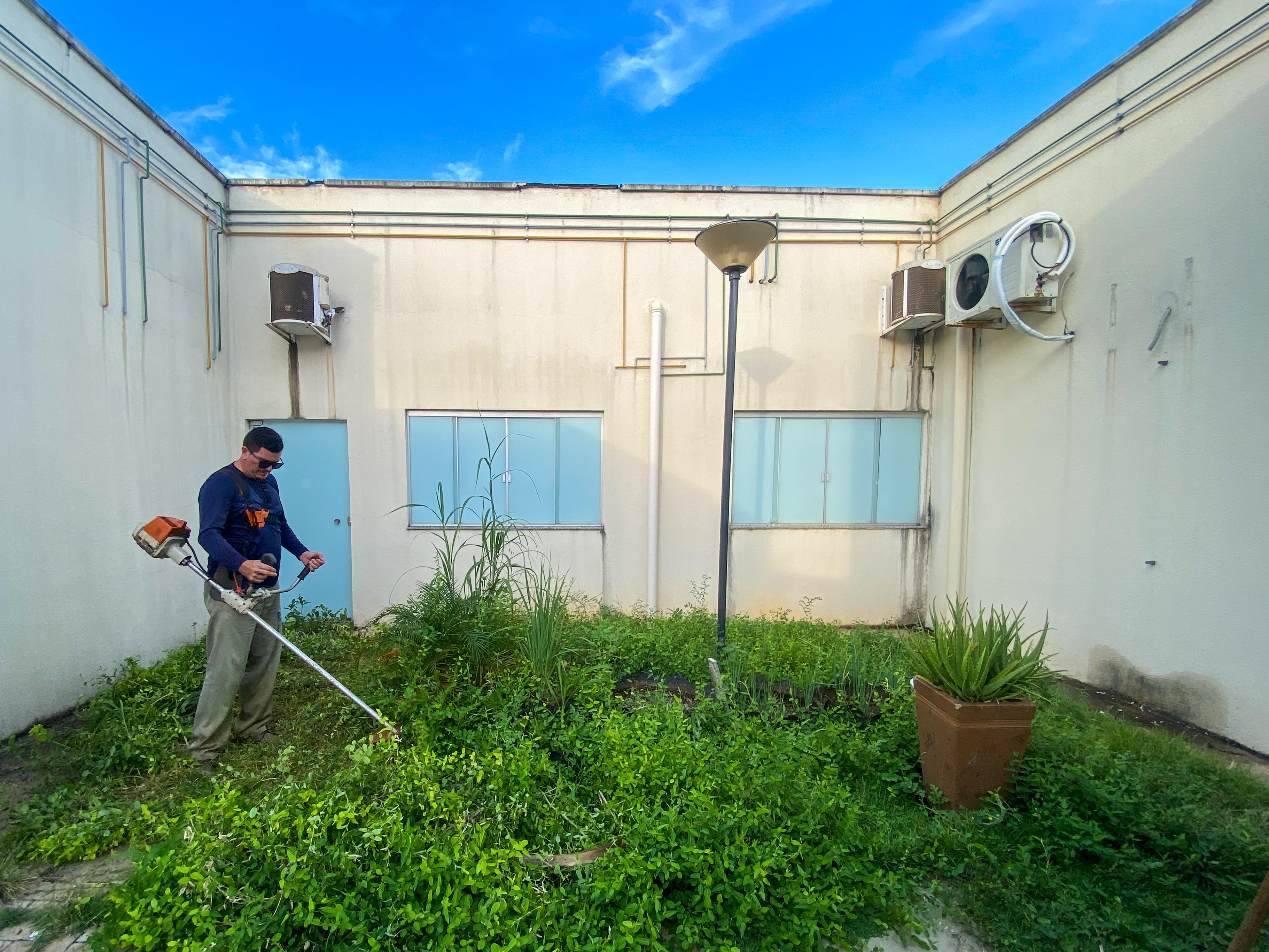 Manutenções são realizadas de maneira contínua em prédios públicos