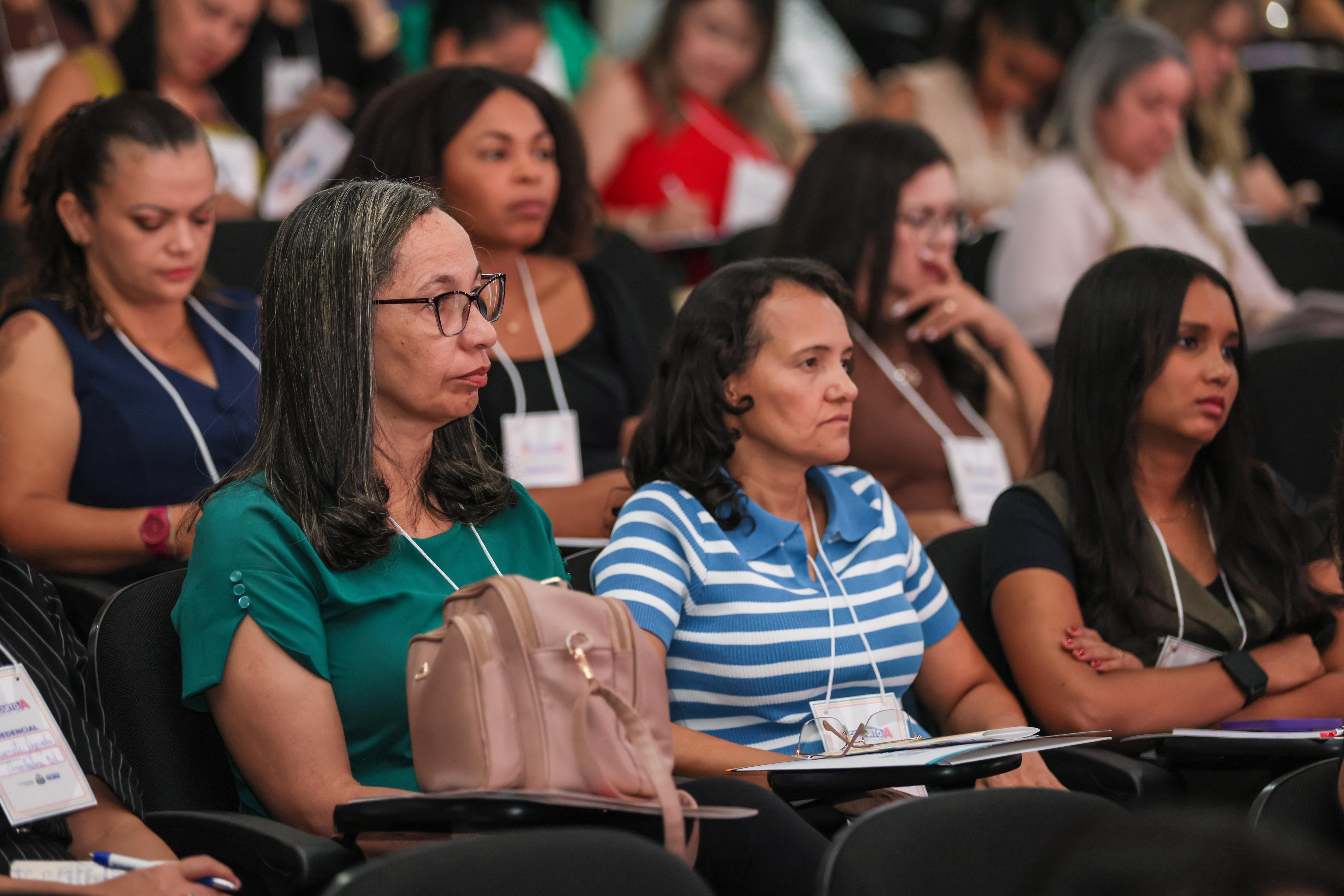 Educadores da rede municipal de ensino de Palmas que atuam com a Educação Infantil acompanharam atentos a programação do Circuito A