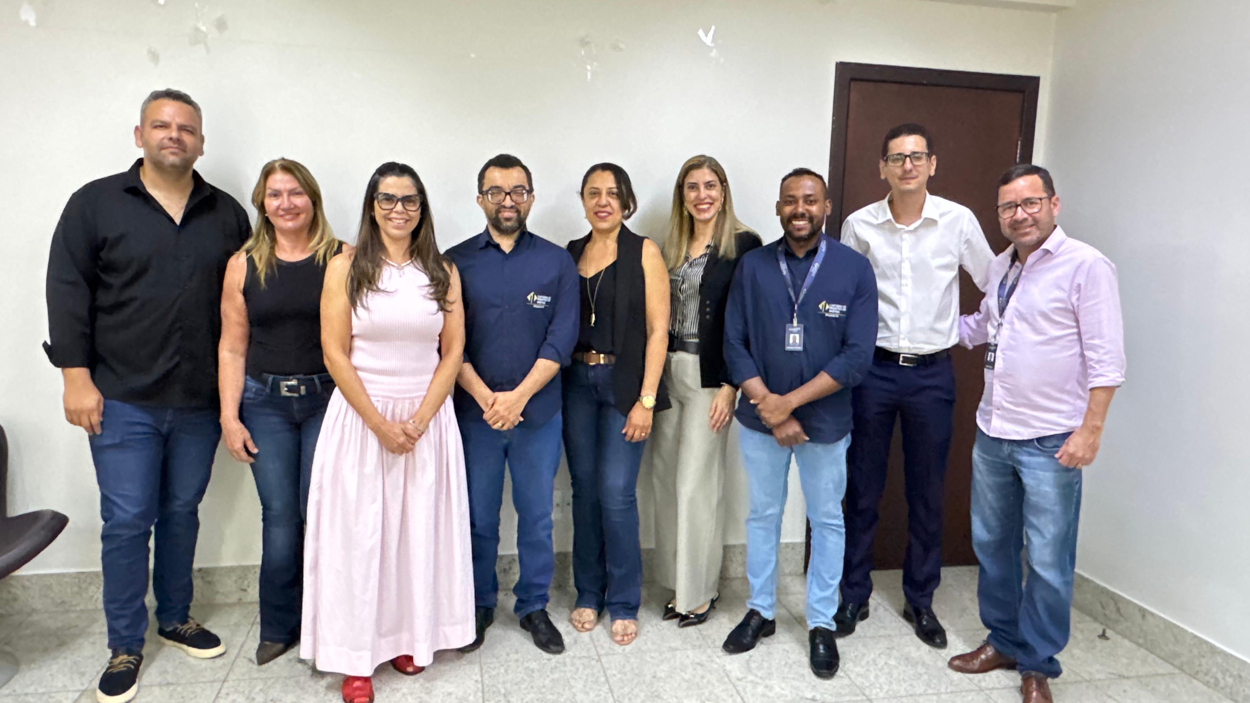 Equipe de Regularização Fundiária da Secretaria Municipal de Desenvolvimento Urbano participaram do protocolo