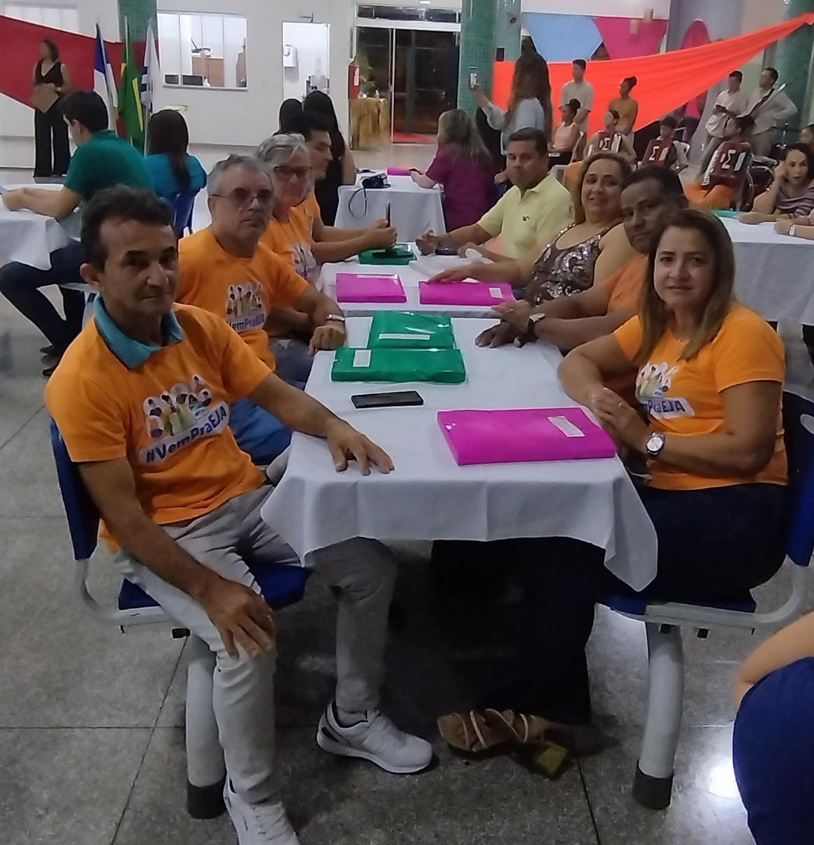 Professores da EJA recebem formação sobre 'Autoconhecimento e Desenvolvimento Profissional'