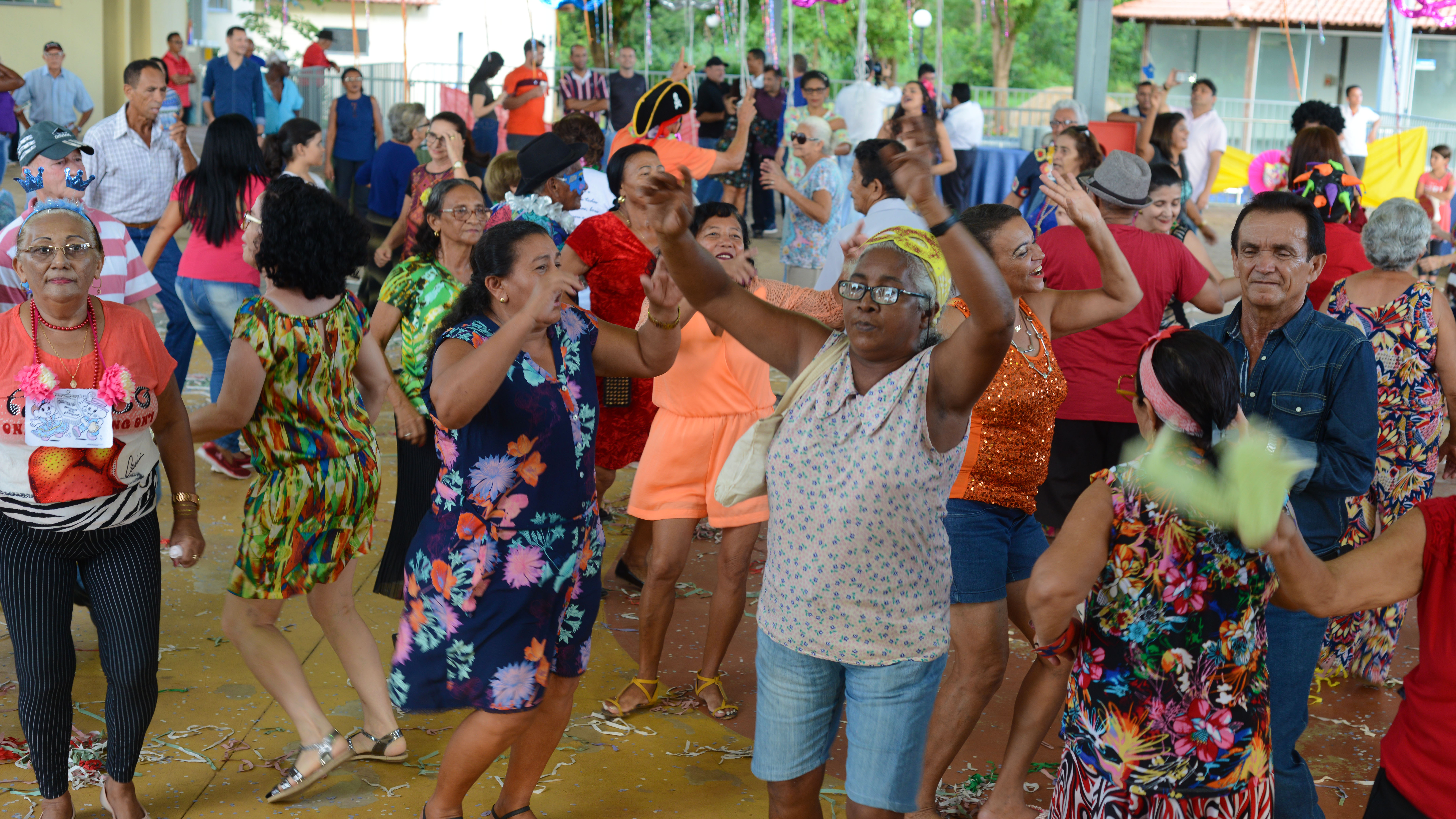 Ao som de marchinhas e forró, Baile de Carnaval dos Idosos anima foliões da terceira Idade