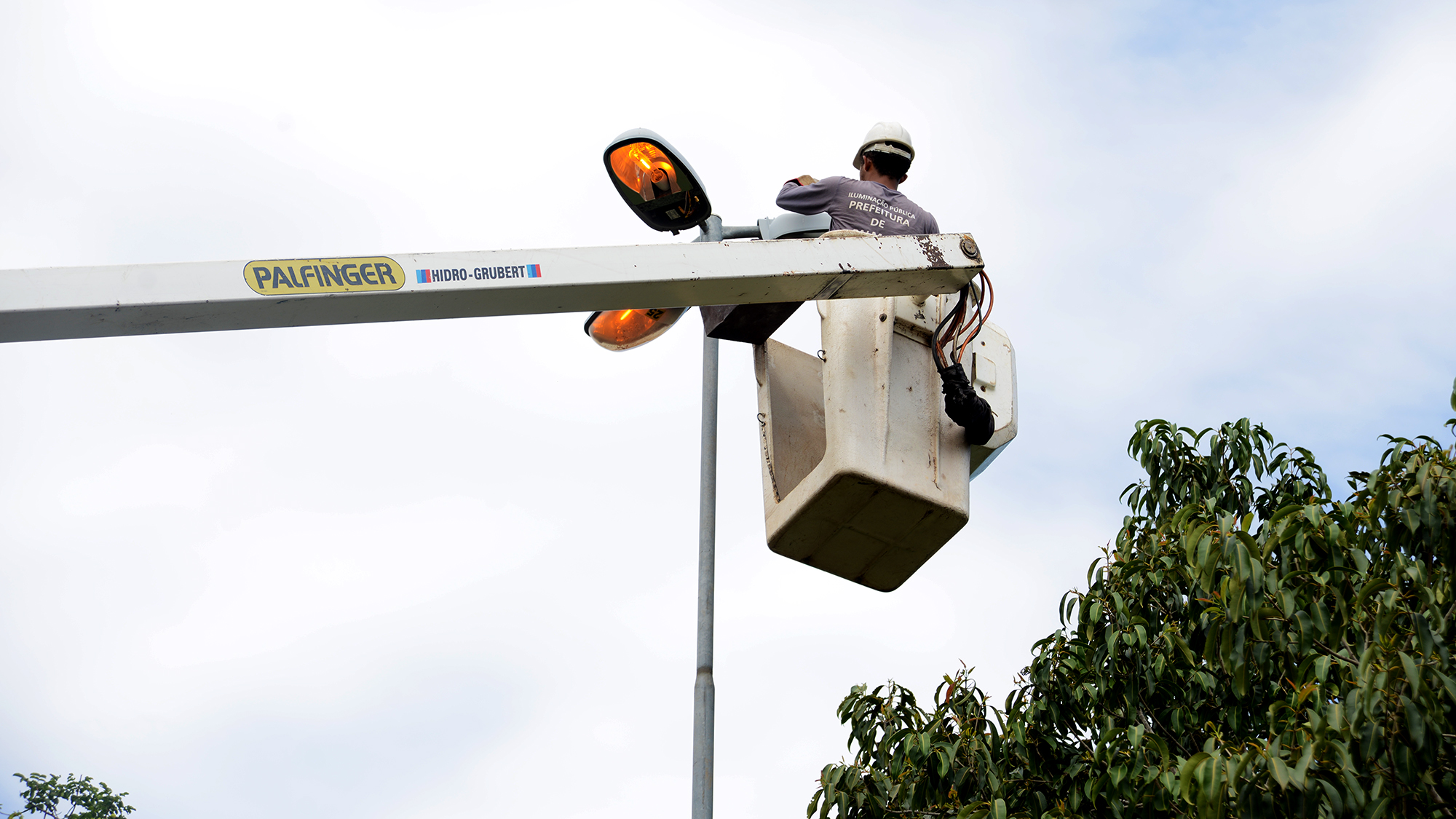 Iluminação Pública: mais 13 mil pontos receberam manutenção em 2020