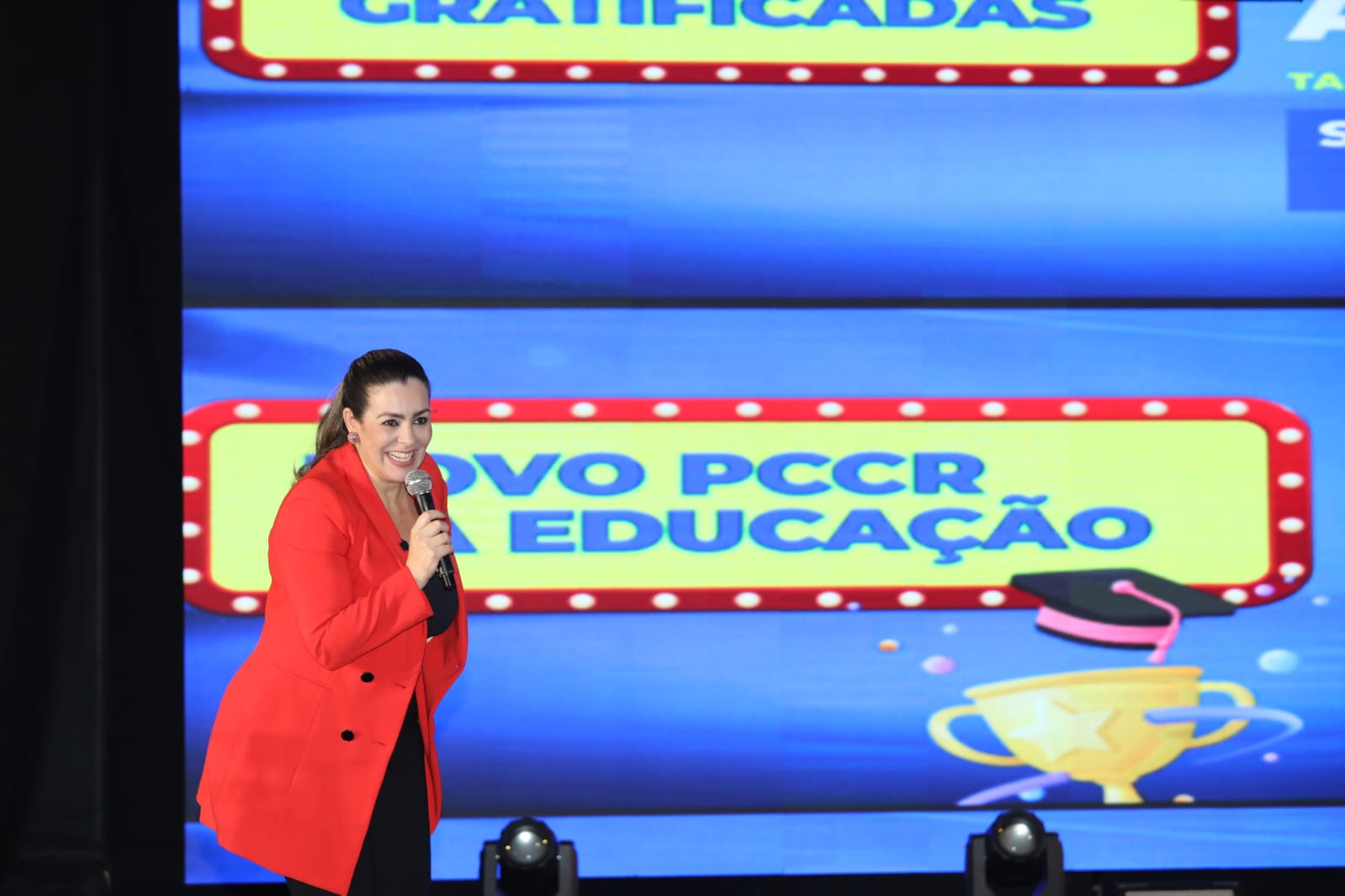 Prefeita Cinthia sanciona novo PPCR da Educação: “investimento no servidor e na educação”