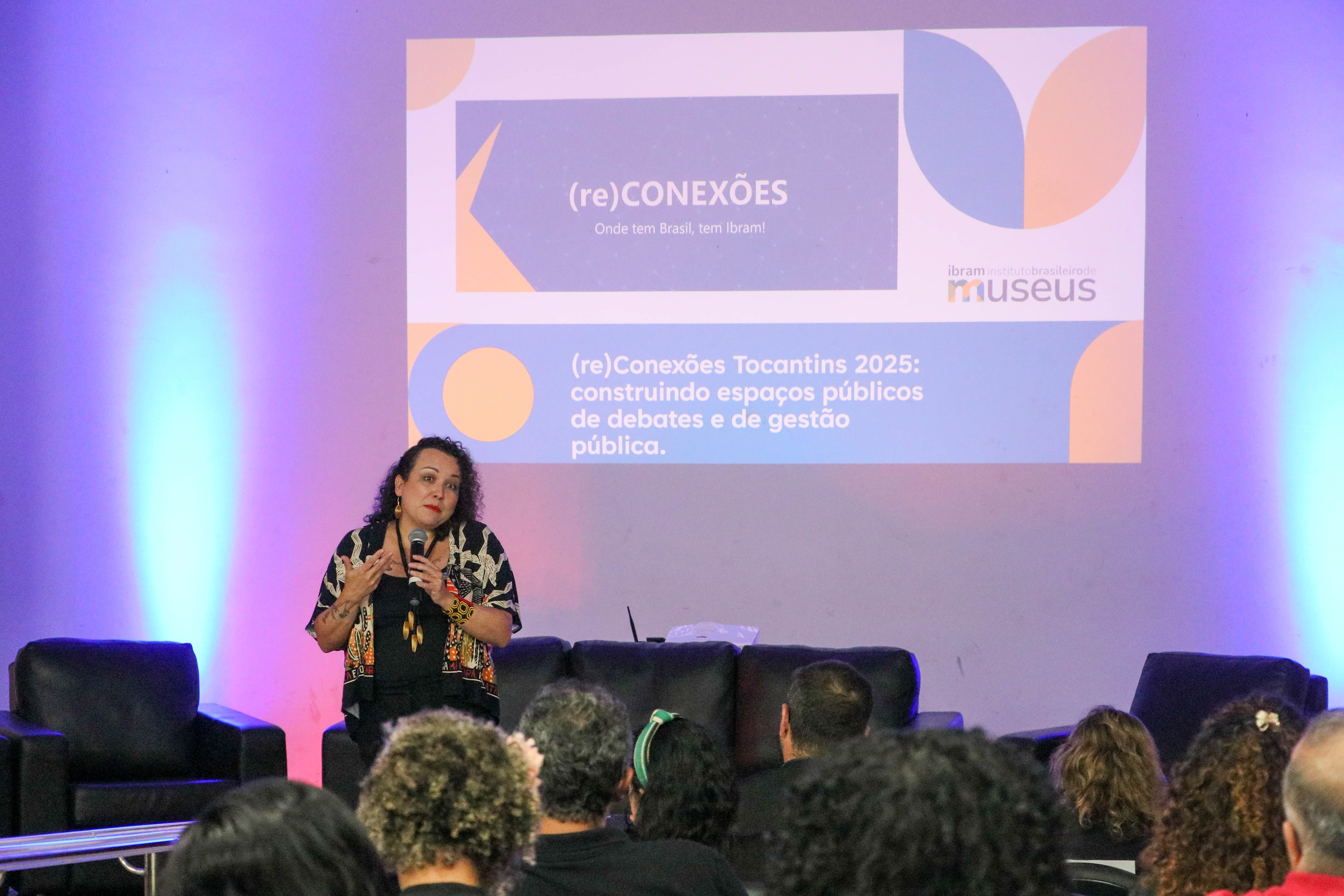 Para Fernanda Castro, as políticas públicas devem ser elaboradas de forma coletiva, incluindo a sociedade, os artistas e os gestores em suas elaborações, implementações e monitoramento, o que vai ao encontro do pedido da FCP de integrar o (re)Conexões no I Seminário PCMP
