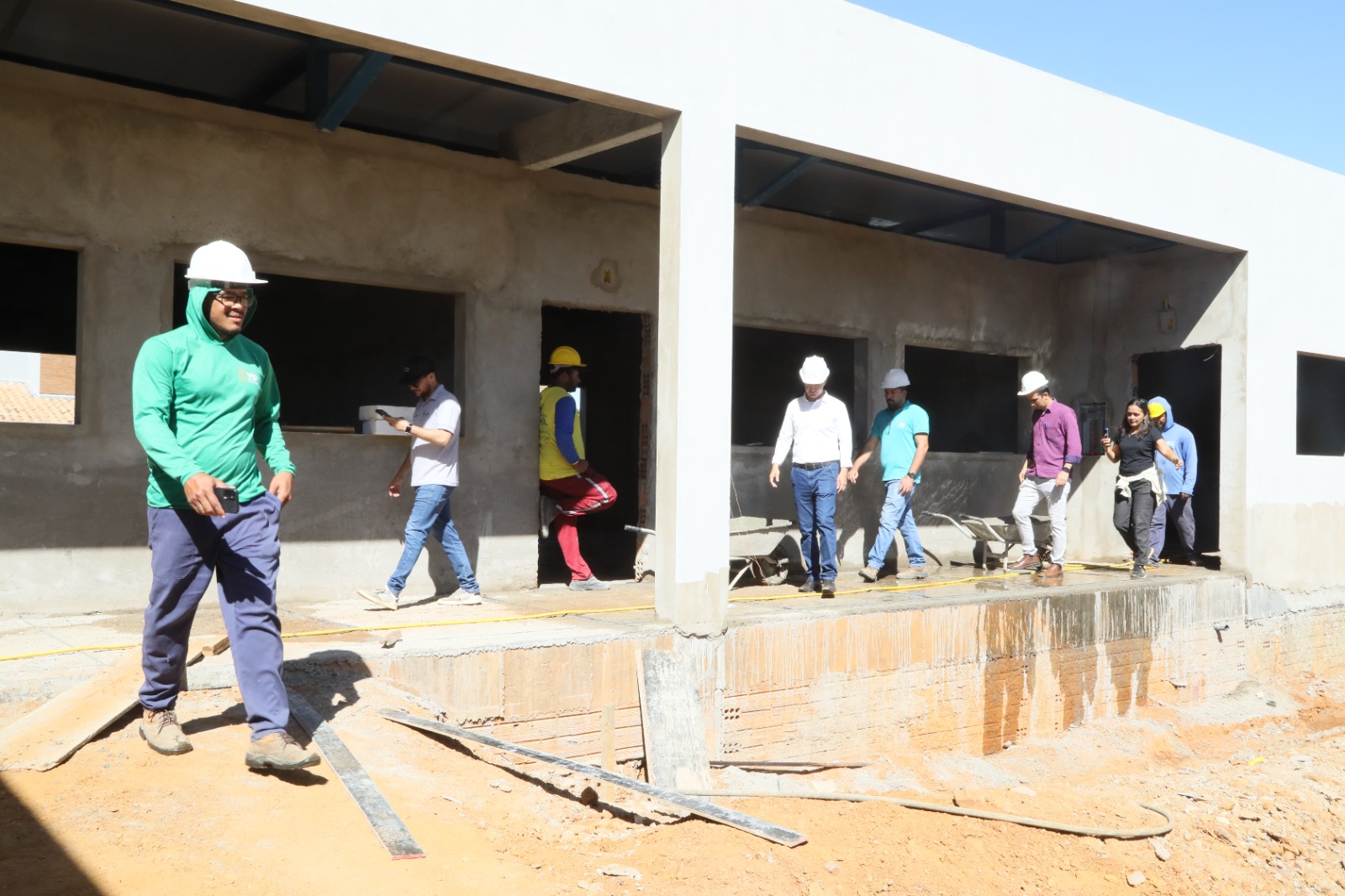 Na vistoria, o prefeito em exercício destacou a importância de garantir estruturas adequadas para alunos, professores e servidores