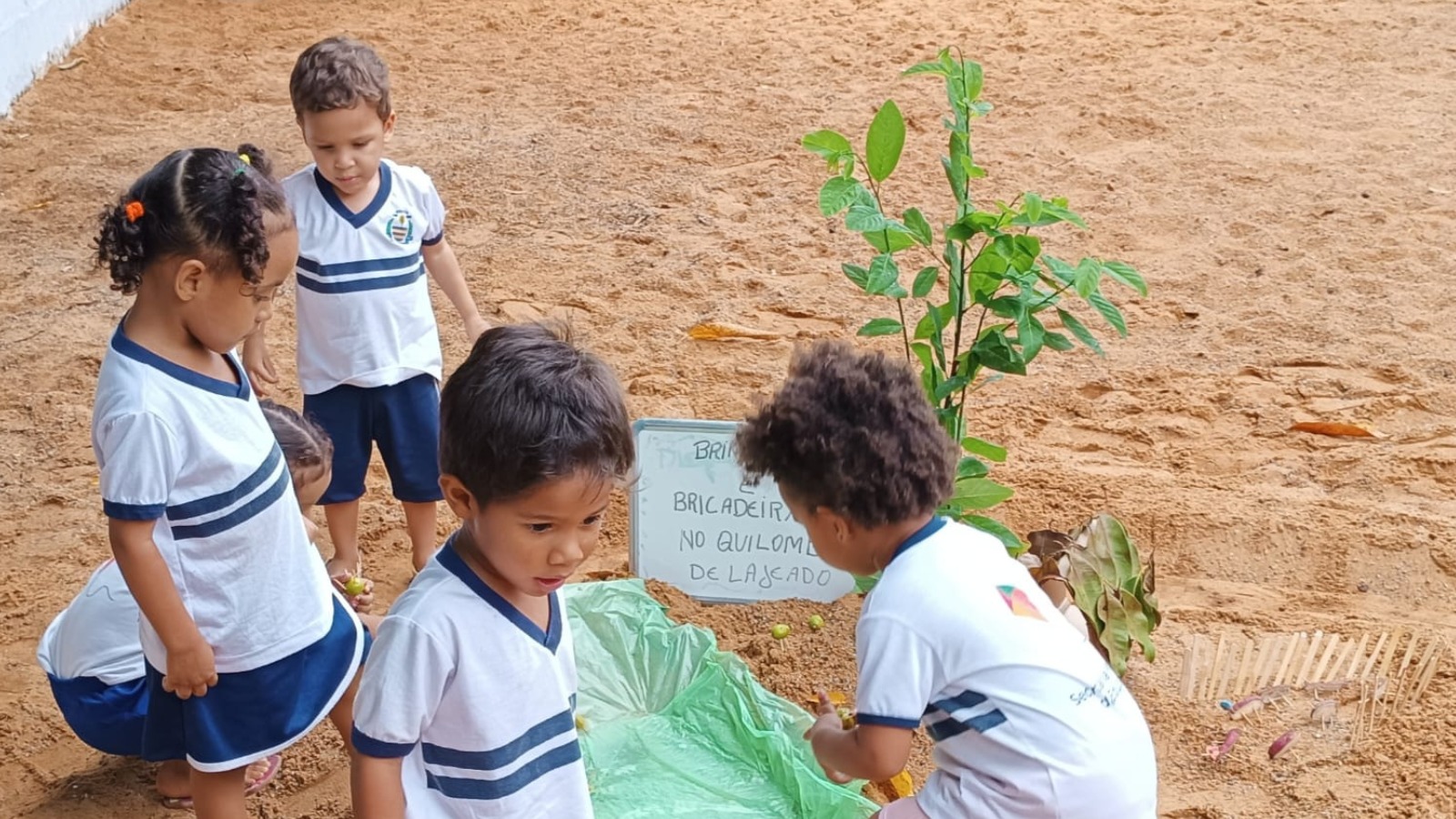 Crianças do Cmei Sítio do Pica Pau Amarelo aprendem sobre a cultura de comunidades quilombolas