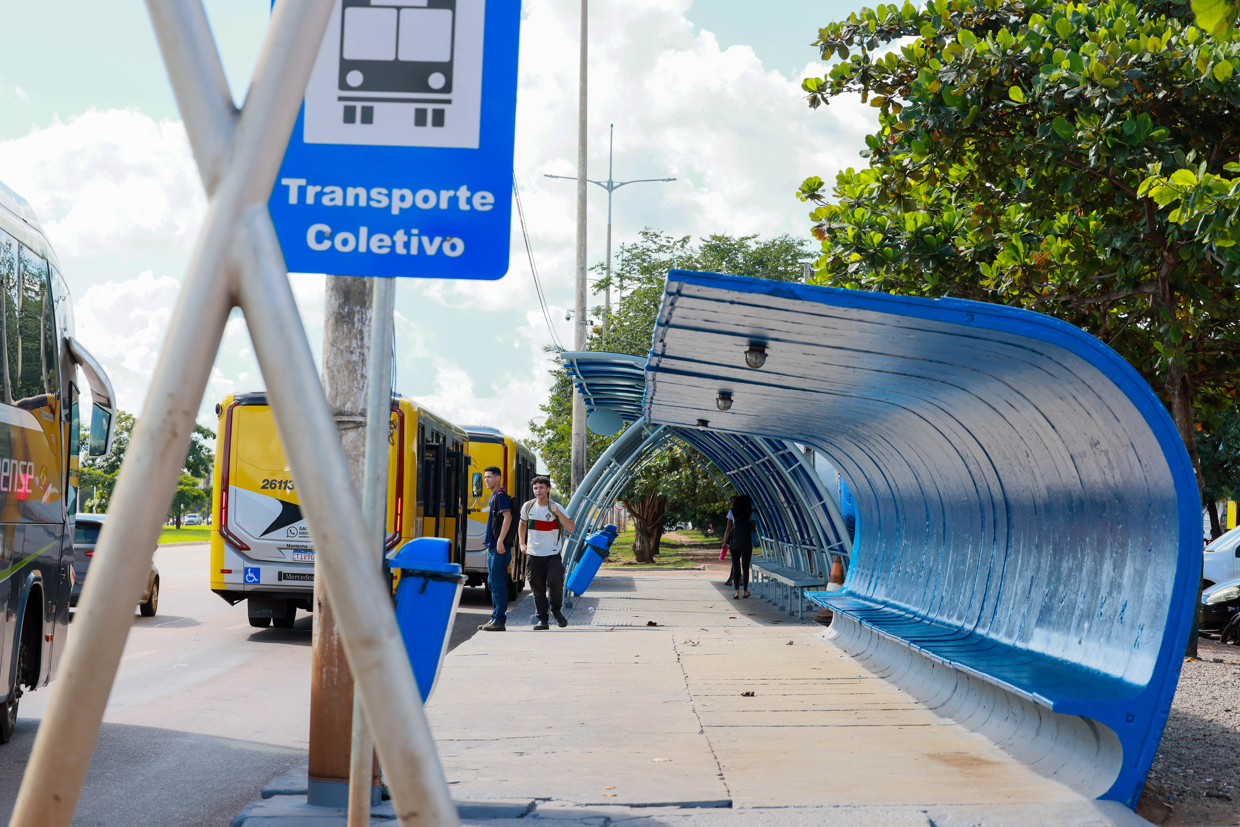 Data: 07/05/2025. Instalação de banheiros trailler nas estações de ônibus