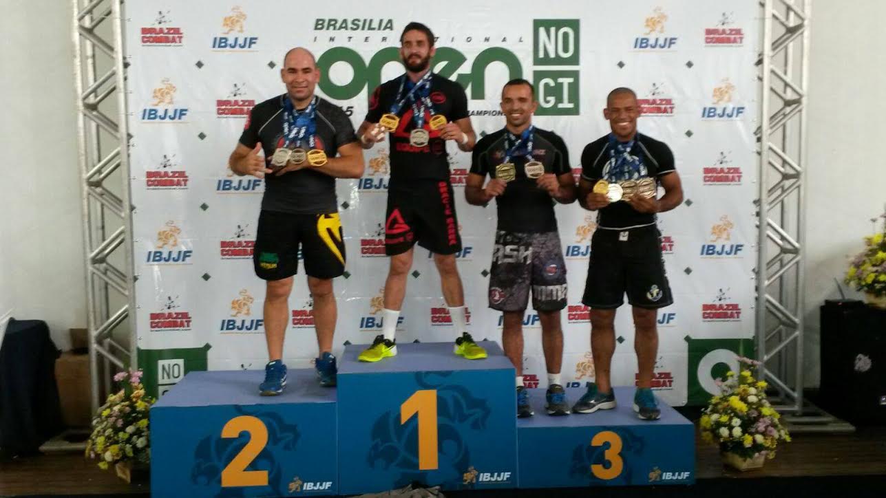 Bolsistas do jiu-jitsu conquistam medalhas na última competição do ano