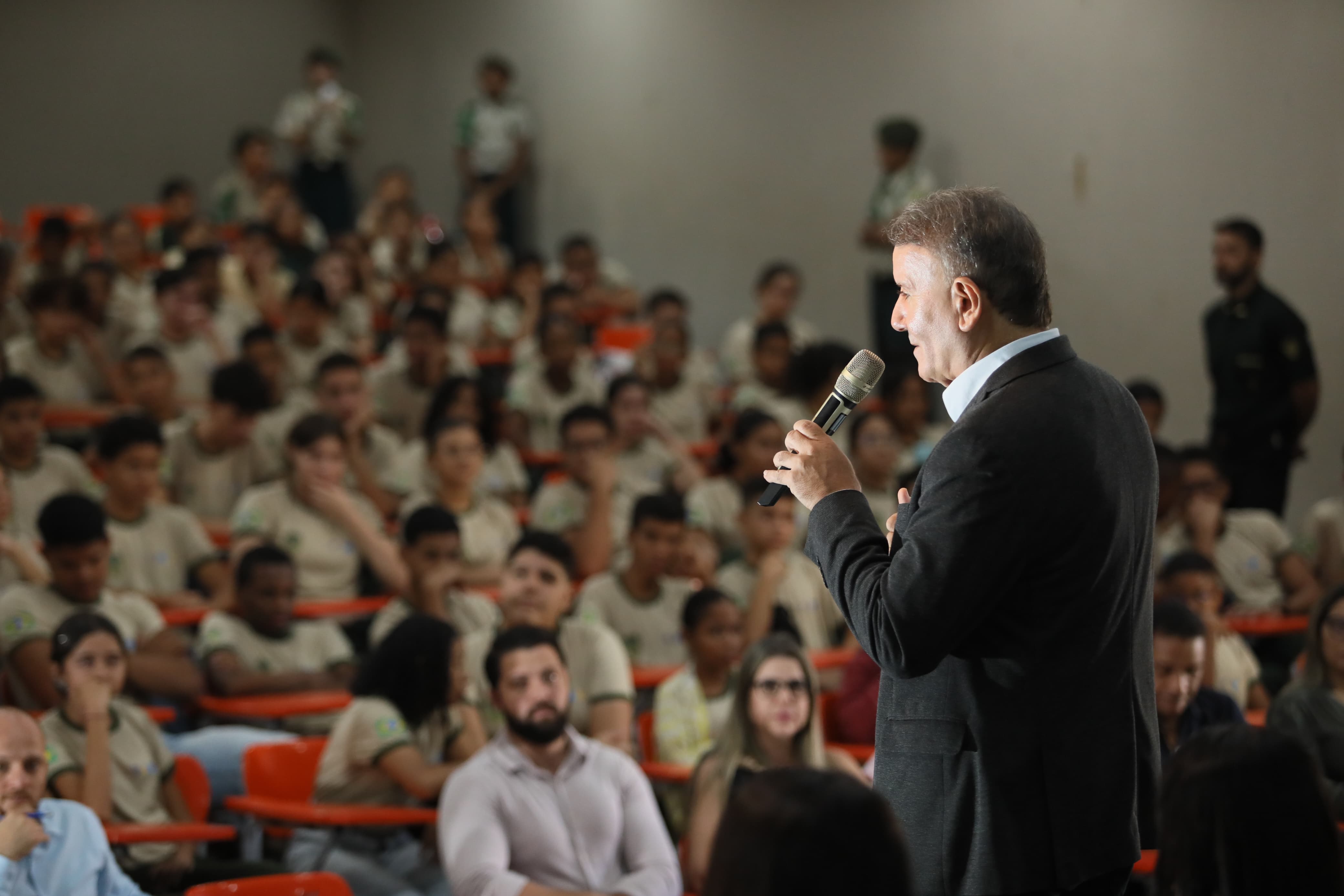Prefeito Eduardo Siqueira Campos  reforçou o compromisso de uma educação de qualidade na Capital Palmas