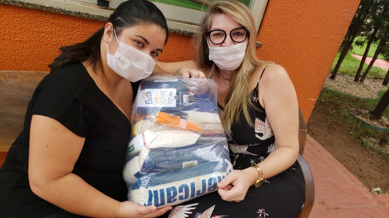 Prefeitura intensifica o trabalho de entrega dos kits de alimentos aos alunos da Rede Municipal de Ensino