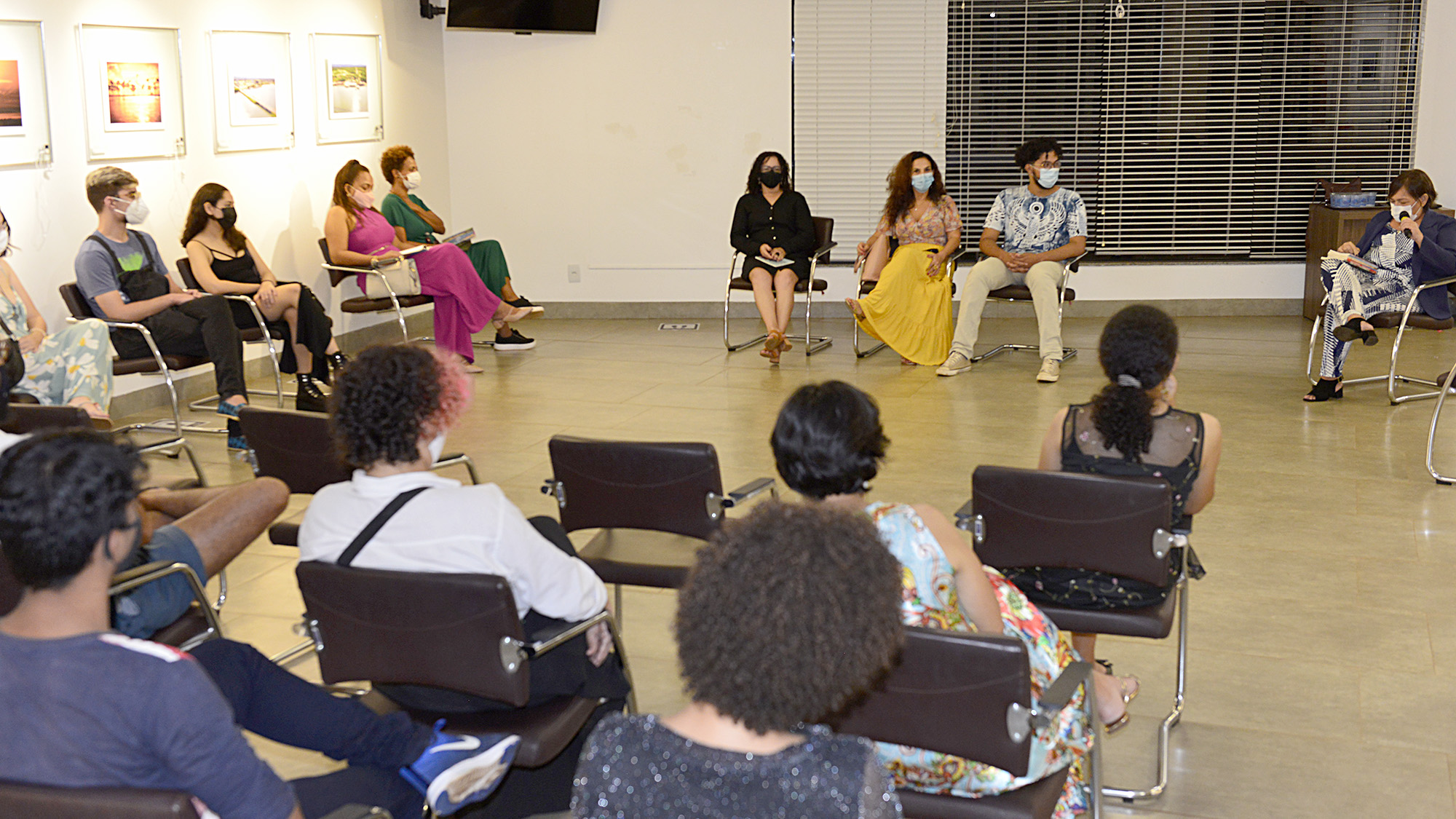 Escritores e leitores de Palmas participam da 4ª Roda Literária