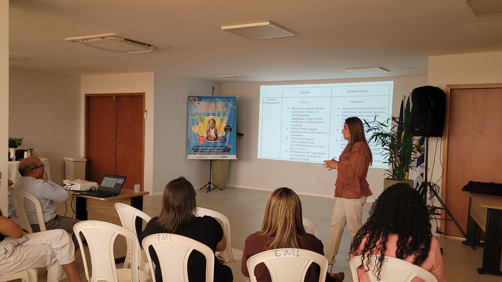 Fabíola destacou que o grupo de trabalho vem avaliando as questões de infraestrutura, conectividade e capacitação digital para os professores - Vania Machado