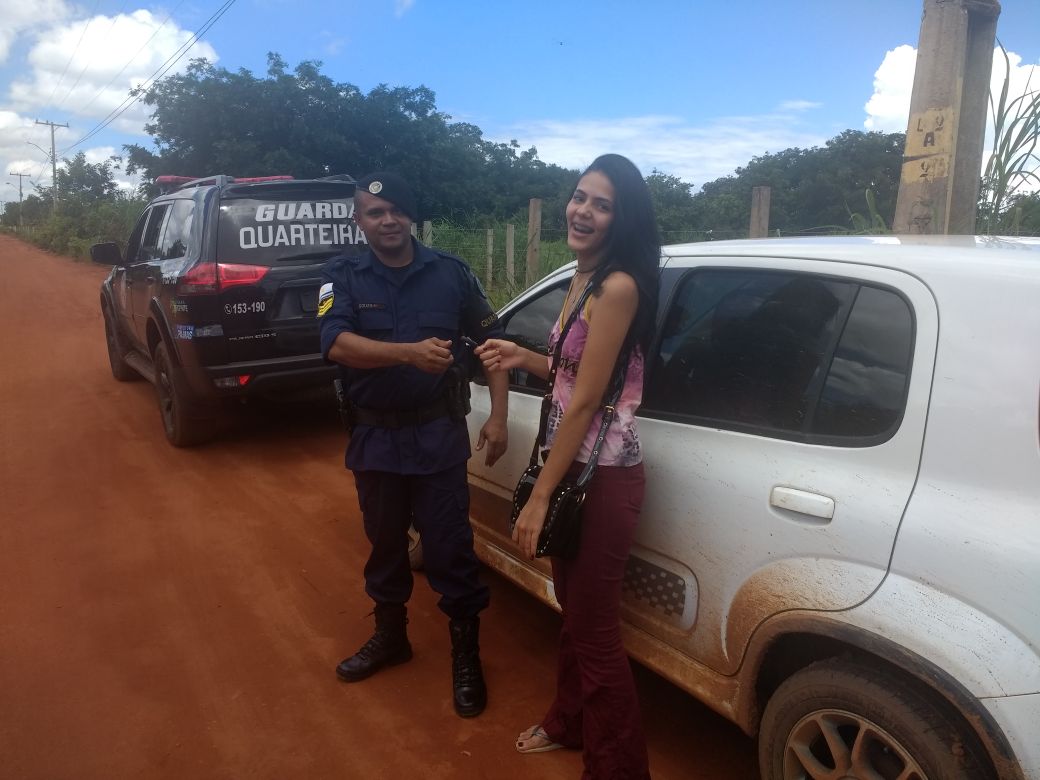 Guarda Metropolitana apreende carro furtado e consegue encontrar proprietária devido aos documentos deixados no interior do veículo