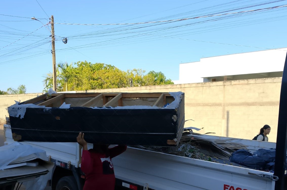 Serviço "Cata Treco" no Setor Santa Fé