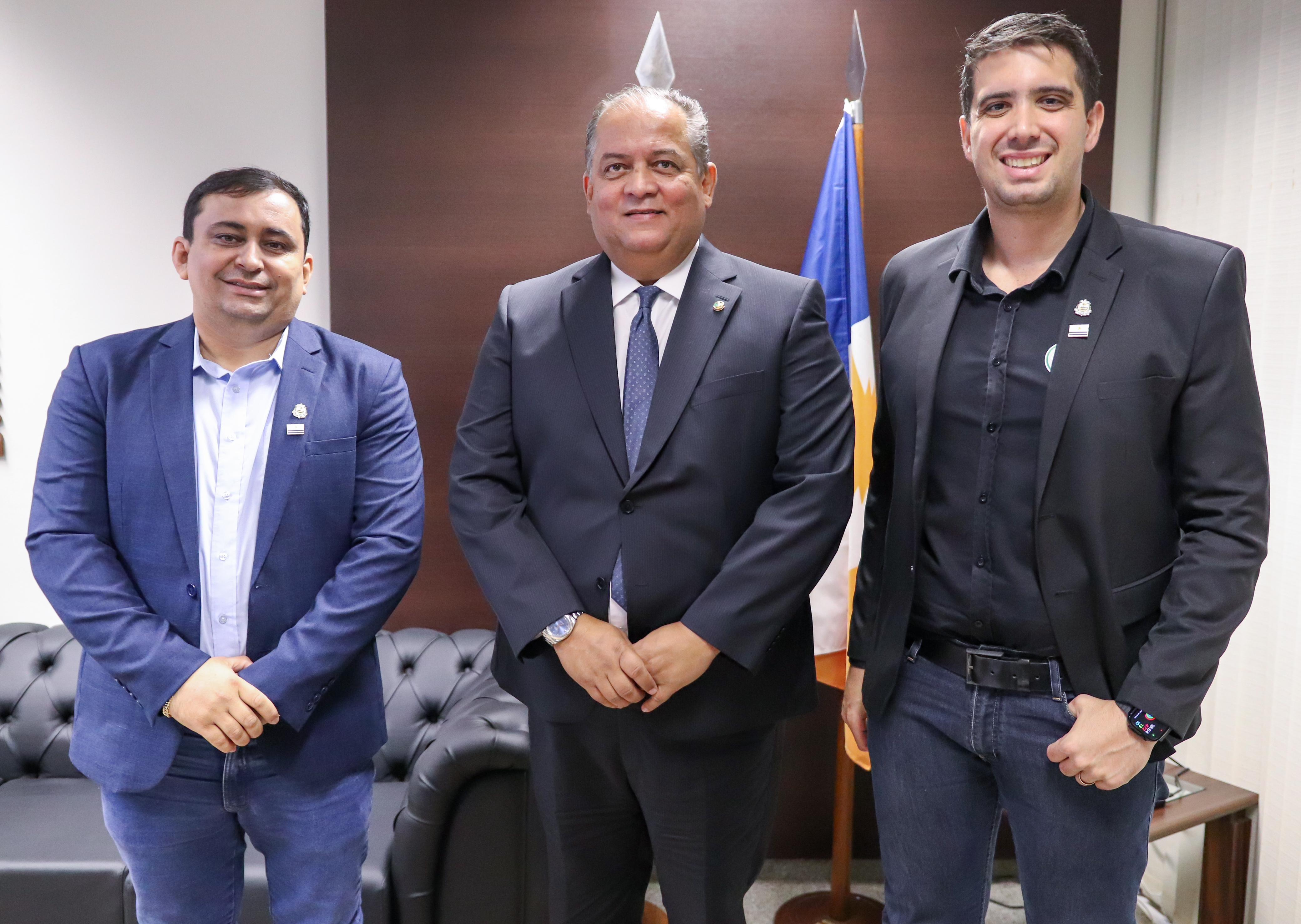 Secretários da Sedeem estiveram com o vice-presidente do Senado, Eduardo Gomes.