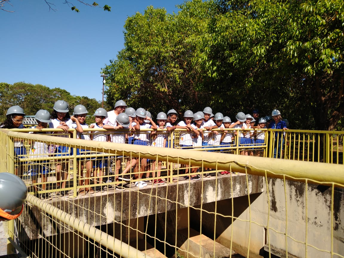 Alunos da ETI Santa Bárbara participam de aula prática em estação de tratamento de água
