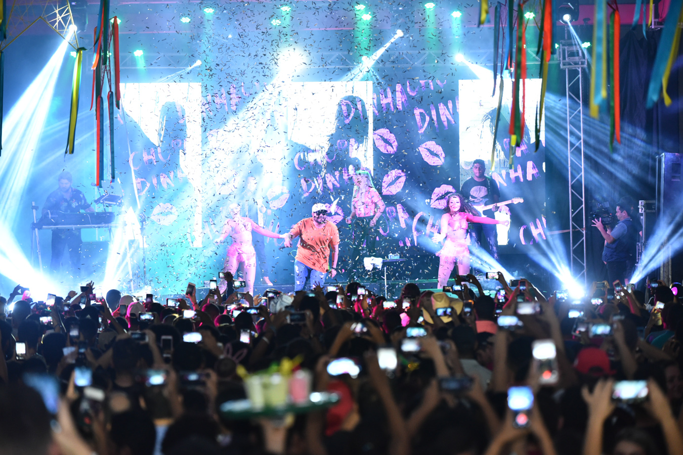 Cerca de 20 mil foliões prestigiam última noite do Carnaval do Amor