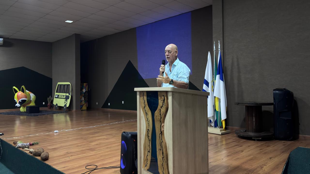 O pesquisador da Embrapa explica que o trabalho com os alunos é para ajudar na promoção das hortaliças tradicionais