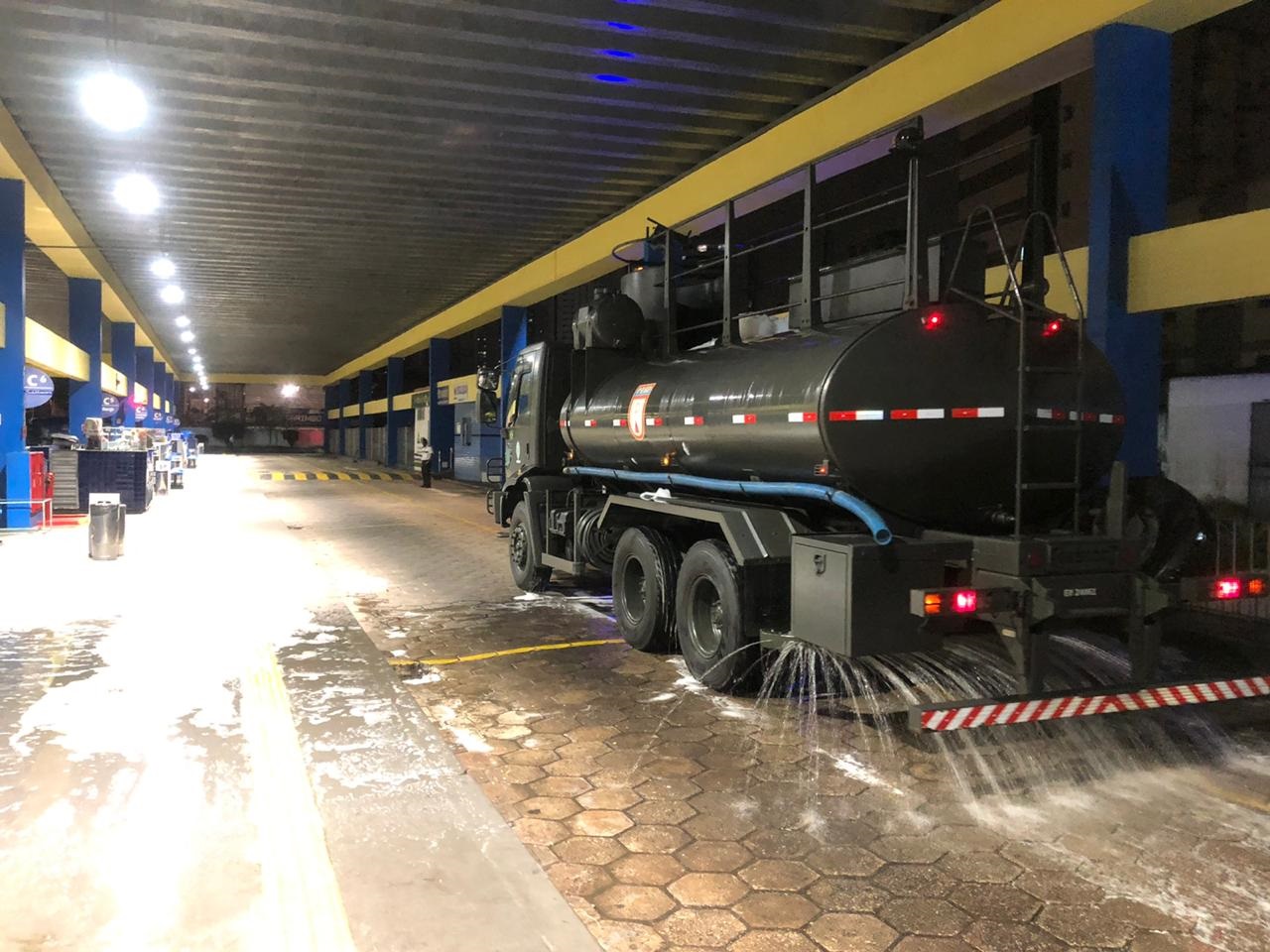 Exército e Prefeitura iniciam ação conjunta para desinfecção das estações de ônibus da Capital