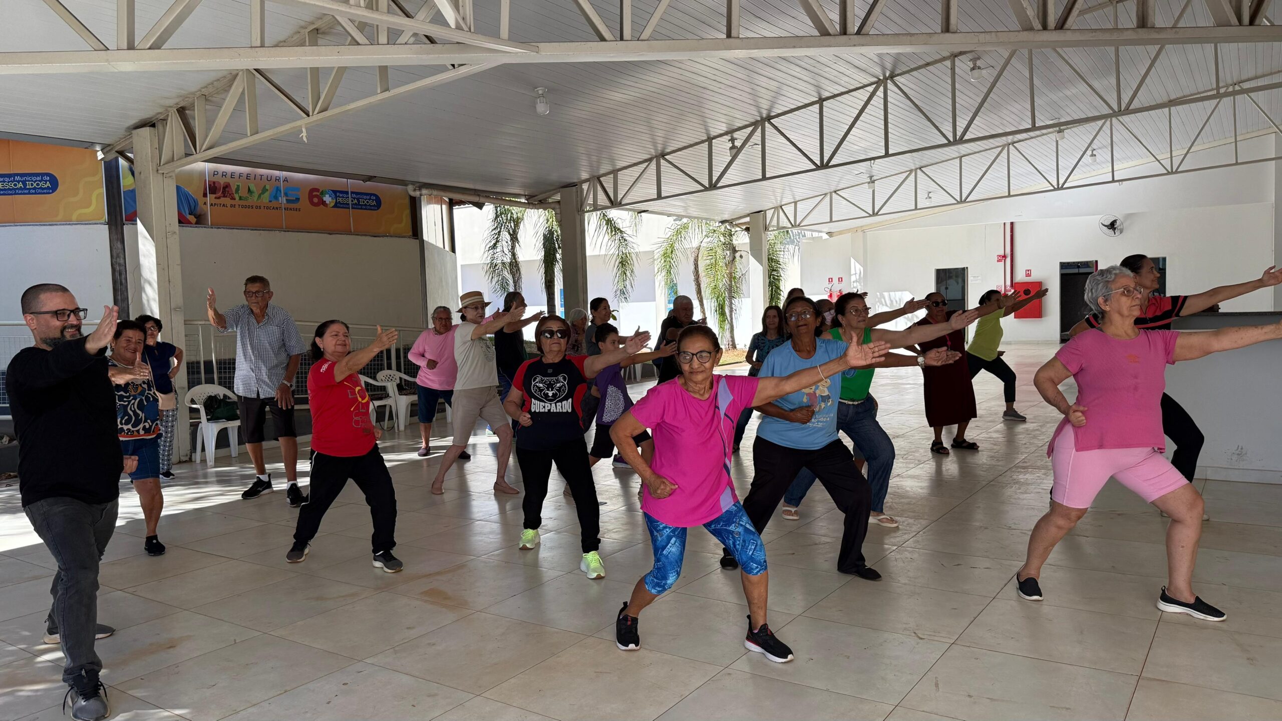 Frequentadores do Parque da Pessoa Idosa participam de palestras e atividades físicas