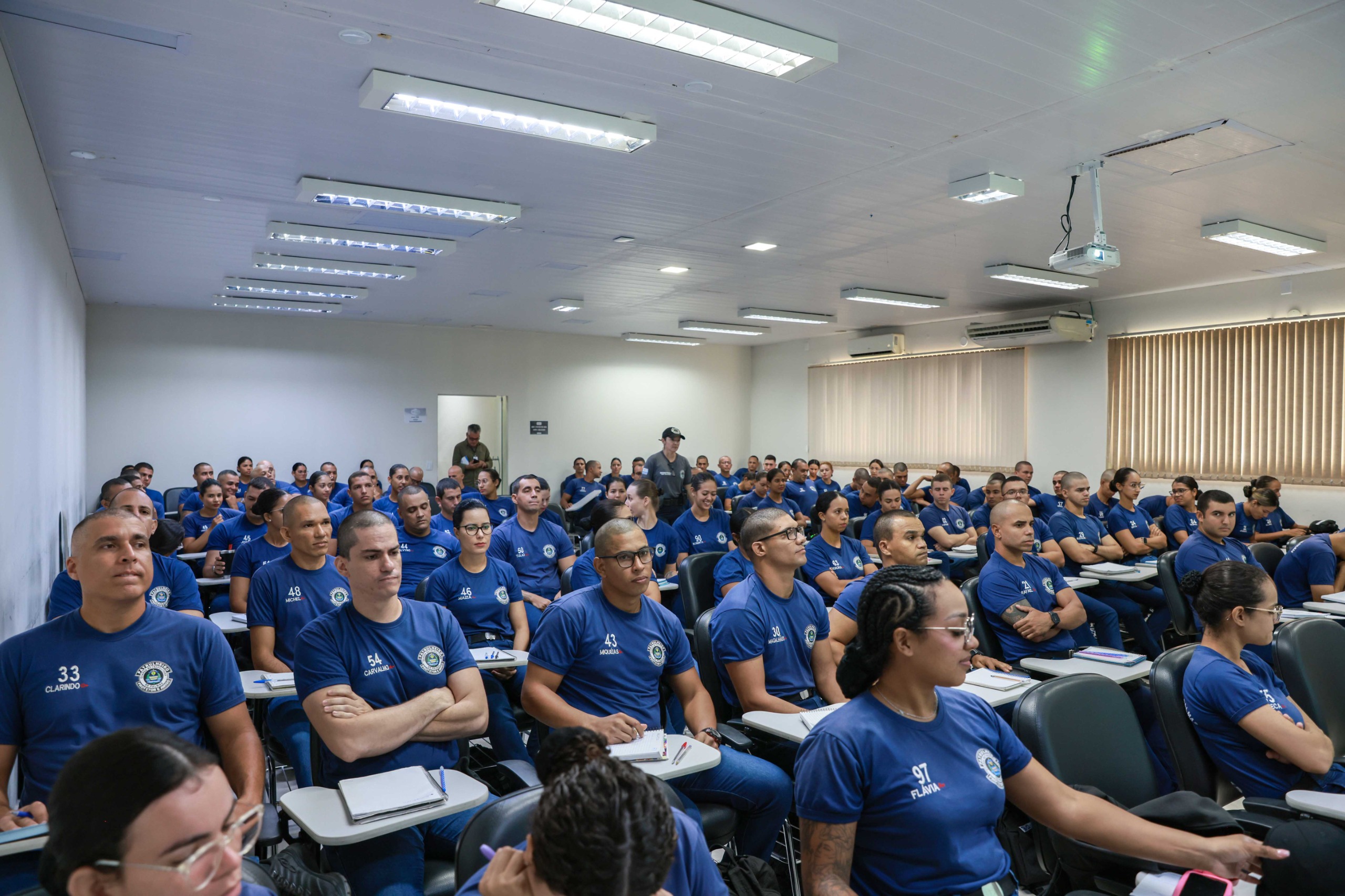 A primeira aula abordou sobre os Aspectos Legais do Uso de Arma de Fogo e Legislação Aplicada