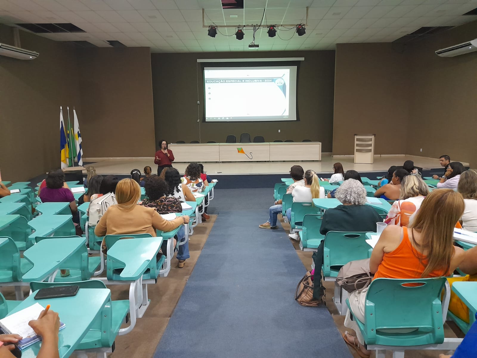 Semed realiza reunião com profissionais que atuam no atendimento educacional especializado