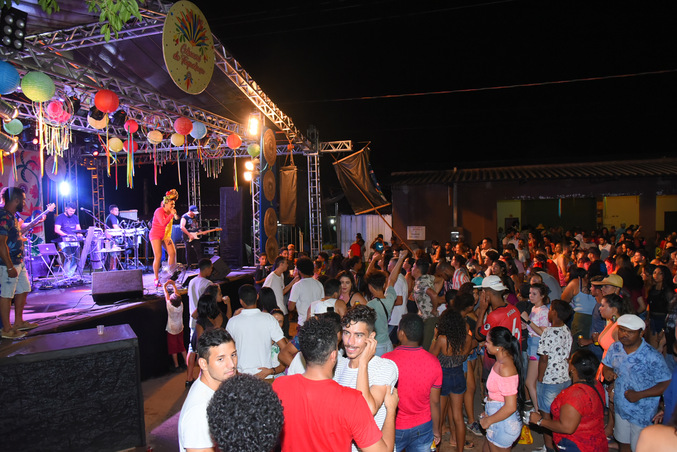 Com batuques, marchinhas e muito axé, ‘Carnaval de Taquaruçu’ embala foliões na quarta noite da festa
