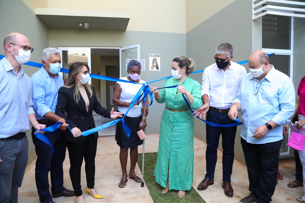 Palmas 32 anos: 240 famílias recebem as chaves da casa nova