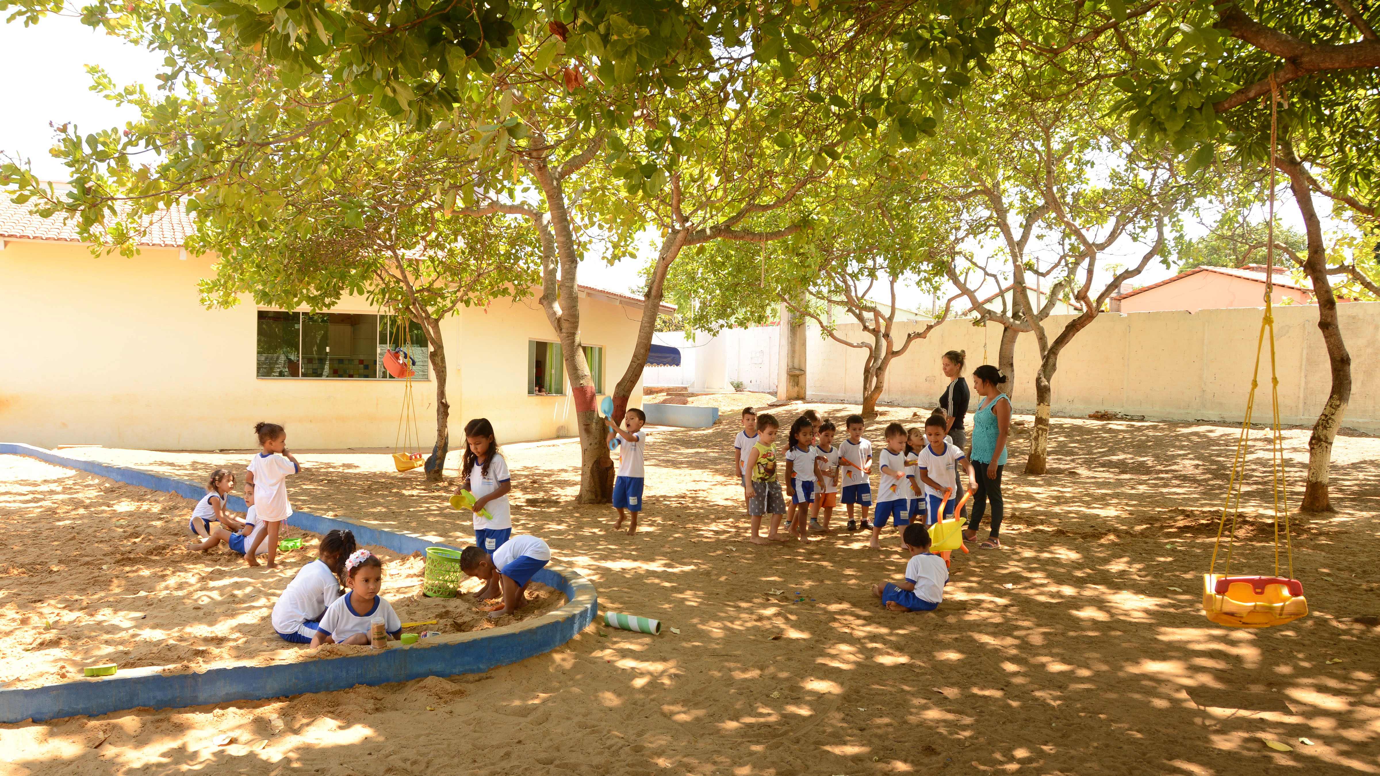 Para amenizar o calor, Cmeis de Palmas adotam espaços recreativos para as crianças