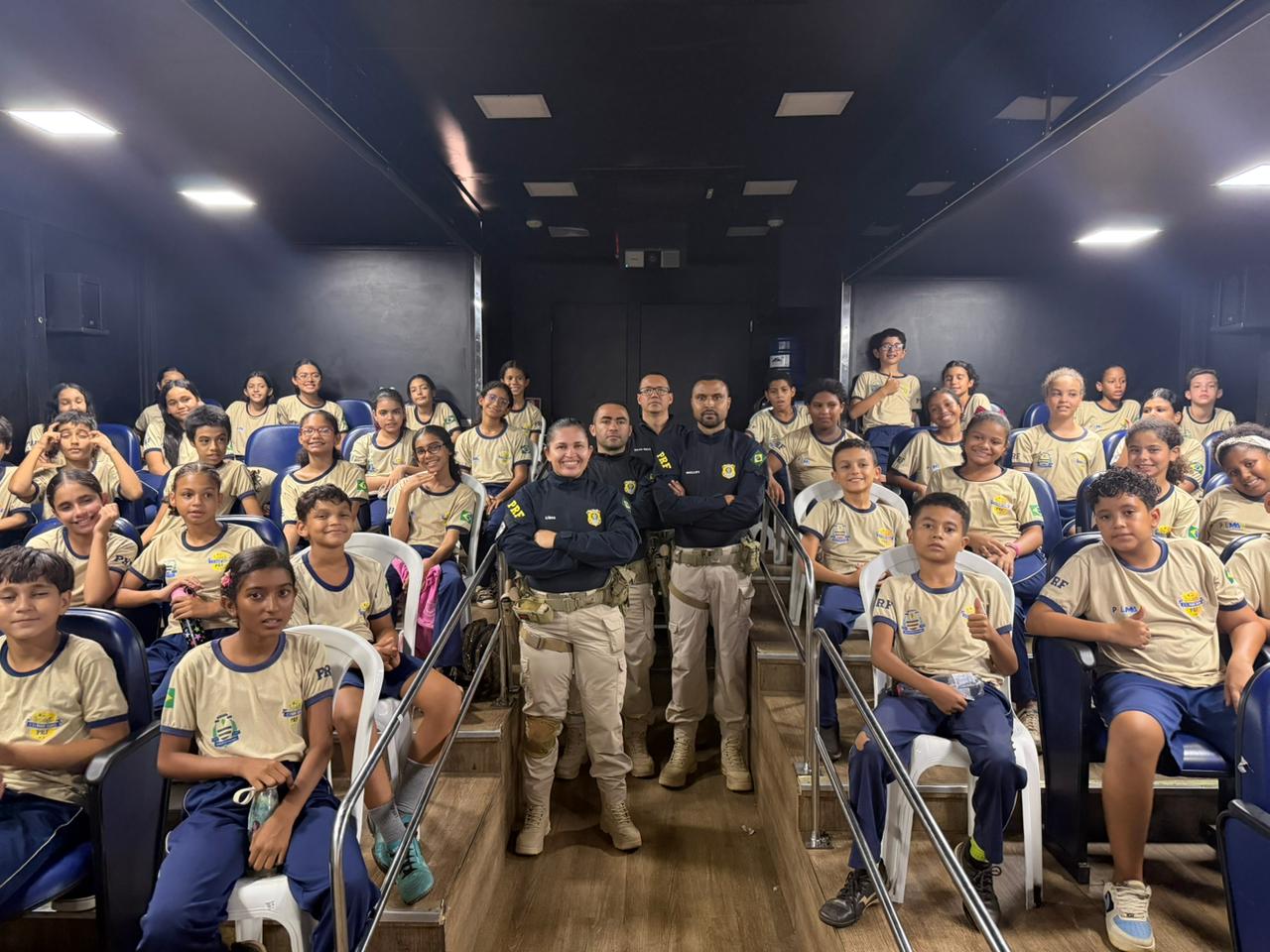 Alunos da rede municipal de Palmas participam de Cinema Rodoviário da PRF