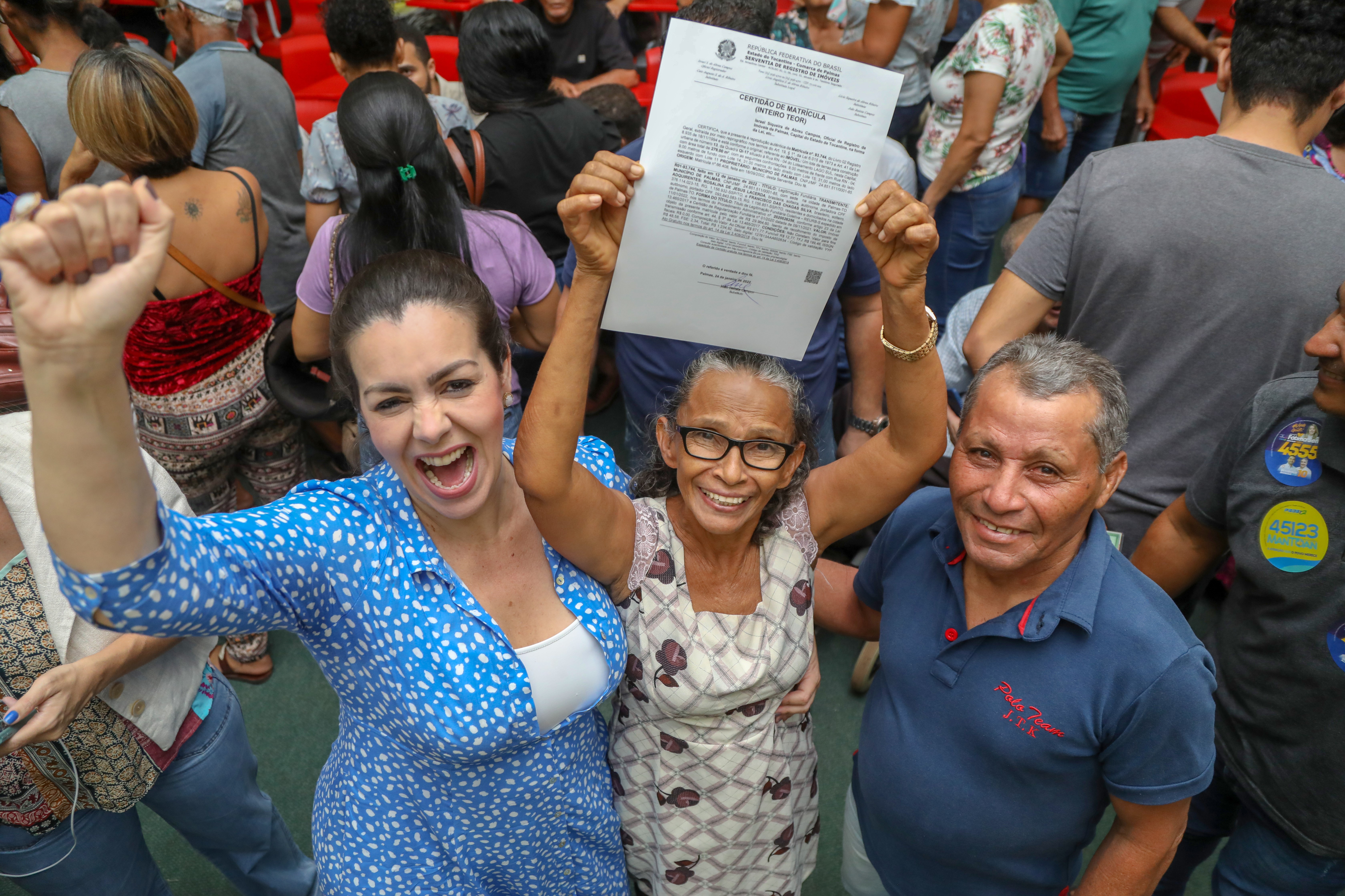 Prefeitura de Palmas entrega 177 certidões de matrículas no Lago Sul e em Buritirana