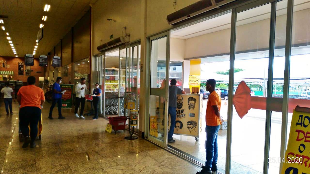 Vigilância Sanitária visita supermercados e reforça orientações sobre higiene e distanciamento