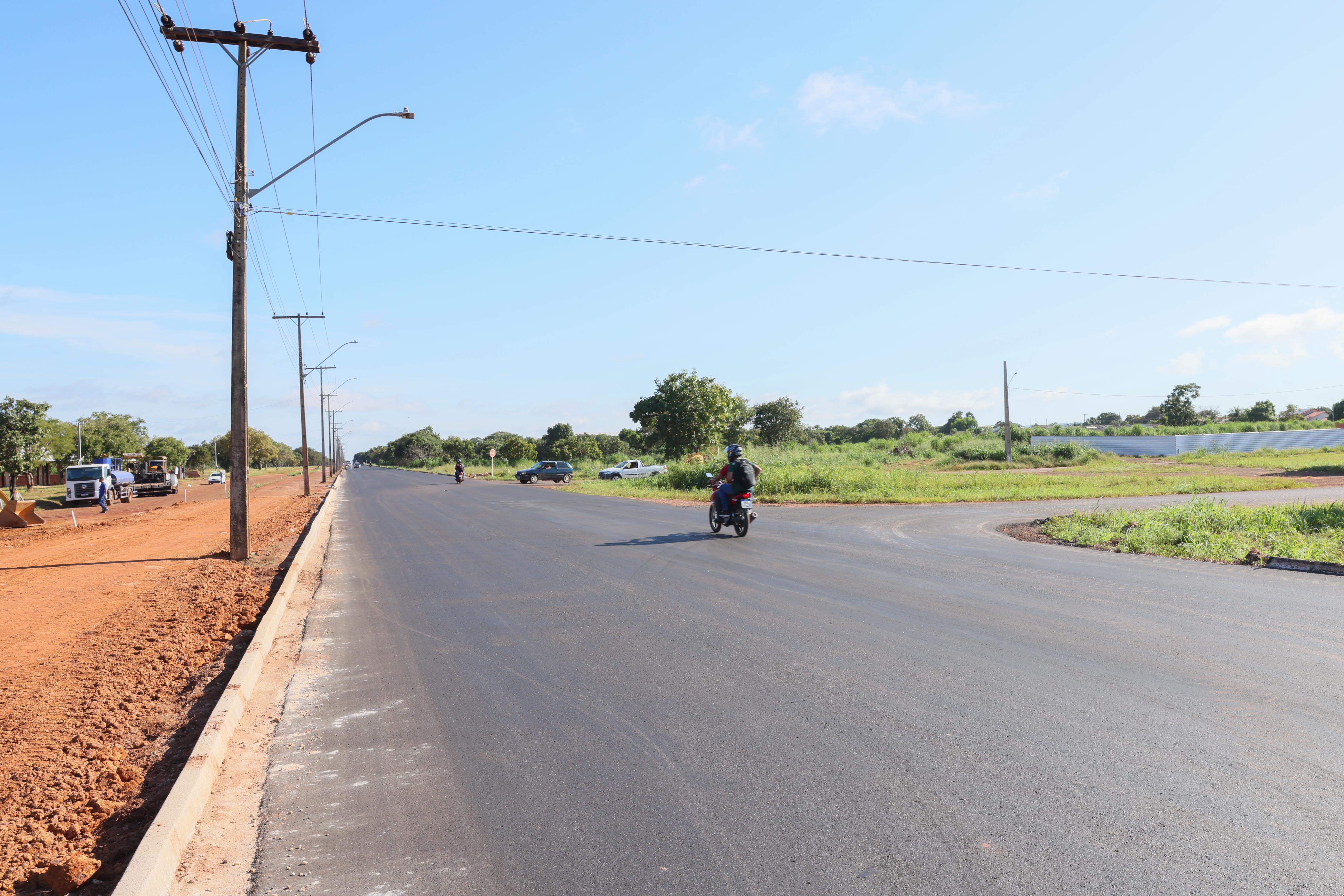 18/03/2025 - Conclusão do Recapeamento da Av. Teotônio Segurado (Jardim Taquari) e serviços de ciclovia, iluminação, meio-fio, rampa de acessibilidadeLocal: Av. Teotônio Segurado, Jardim Taquari, Palmas - TOFoto: Júnior Suzuki