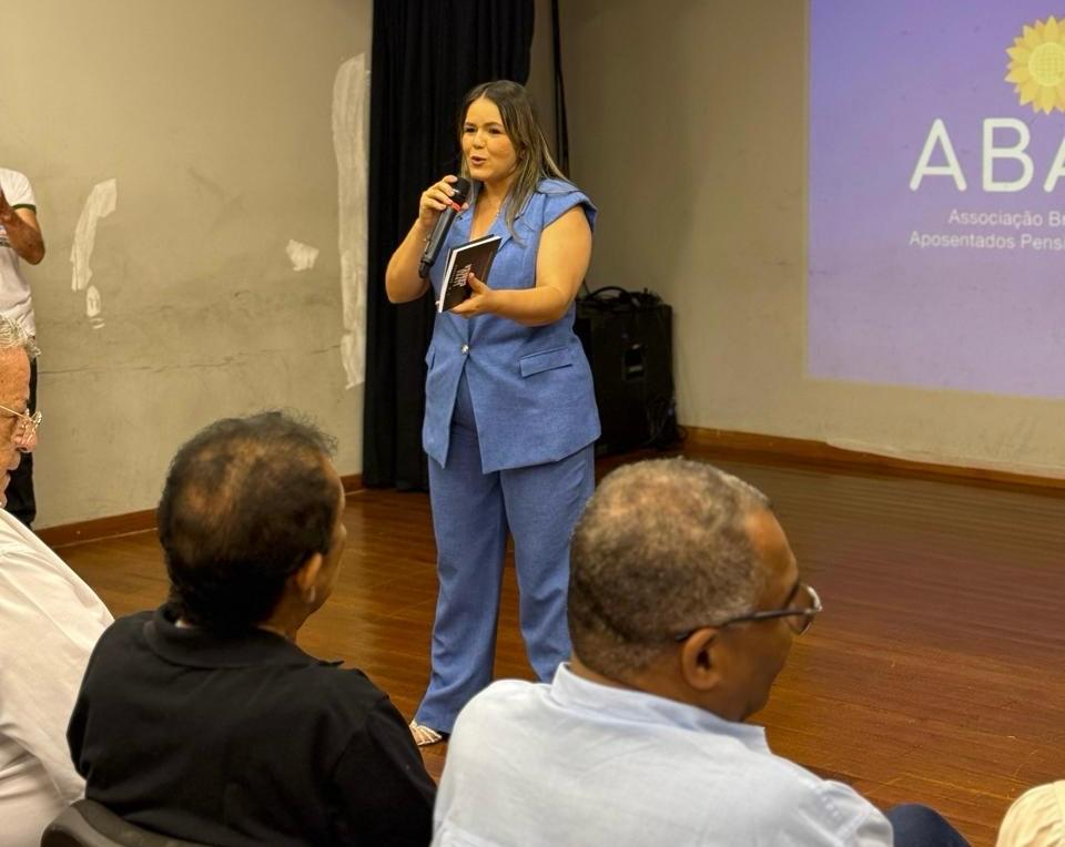 Presidente do Conselho Municipal dos Direitos da Pessoa Idosa, Erislene de Souza da Silva Facundo, durante evento