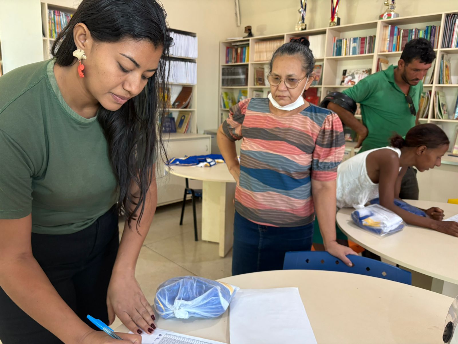 Na Escola Rosemir Fernandes, as entregas do kit aconteceram no último sábado, 9, e nesta segunda-feira, 11