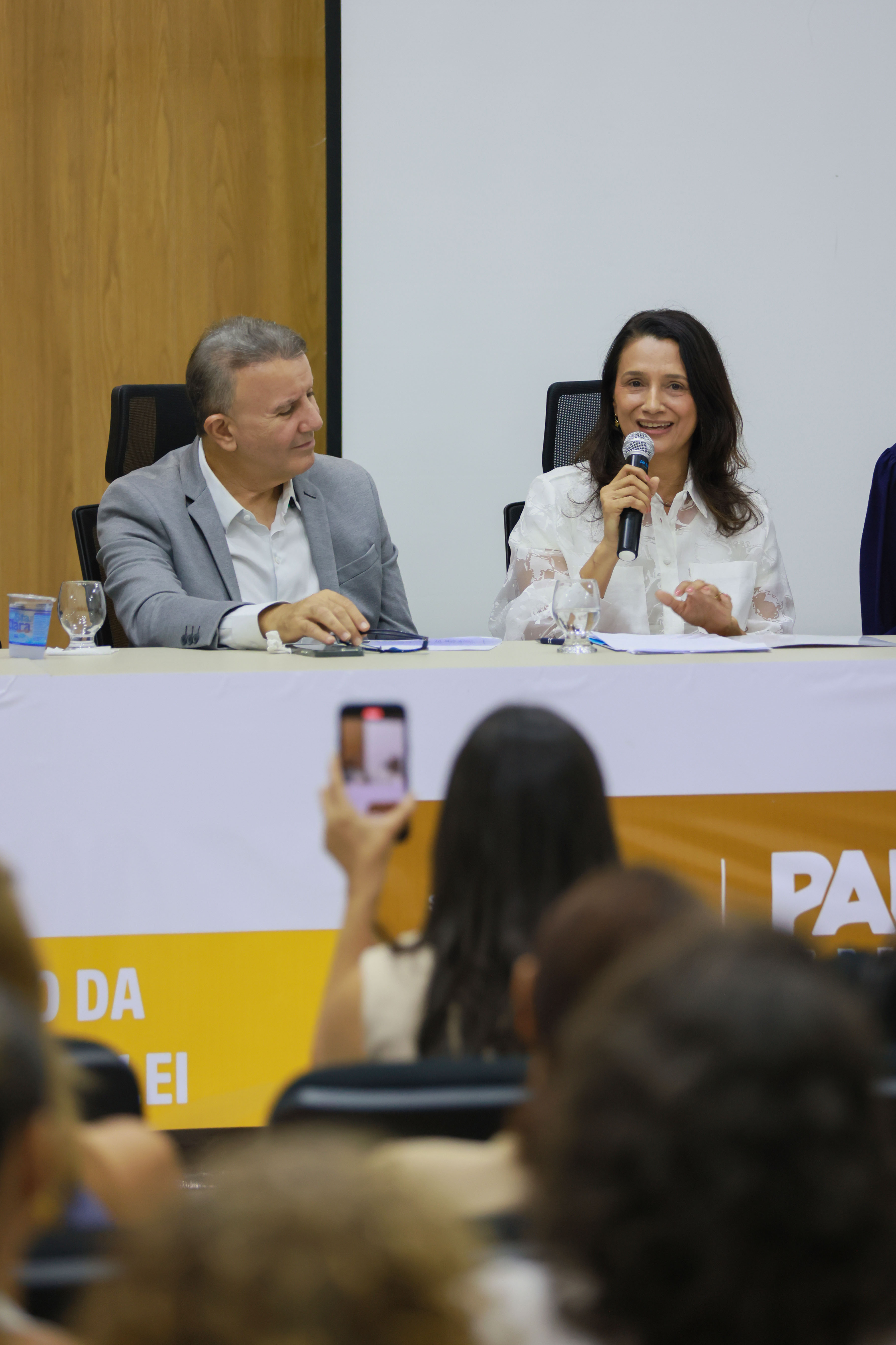 Prefeito Eduardo Siqueira Campos e a secretária municipal de Ação Social, Polyanna Siqueira Campos, durante evento
