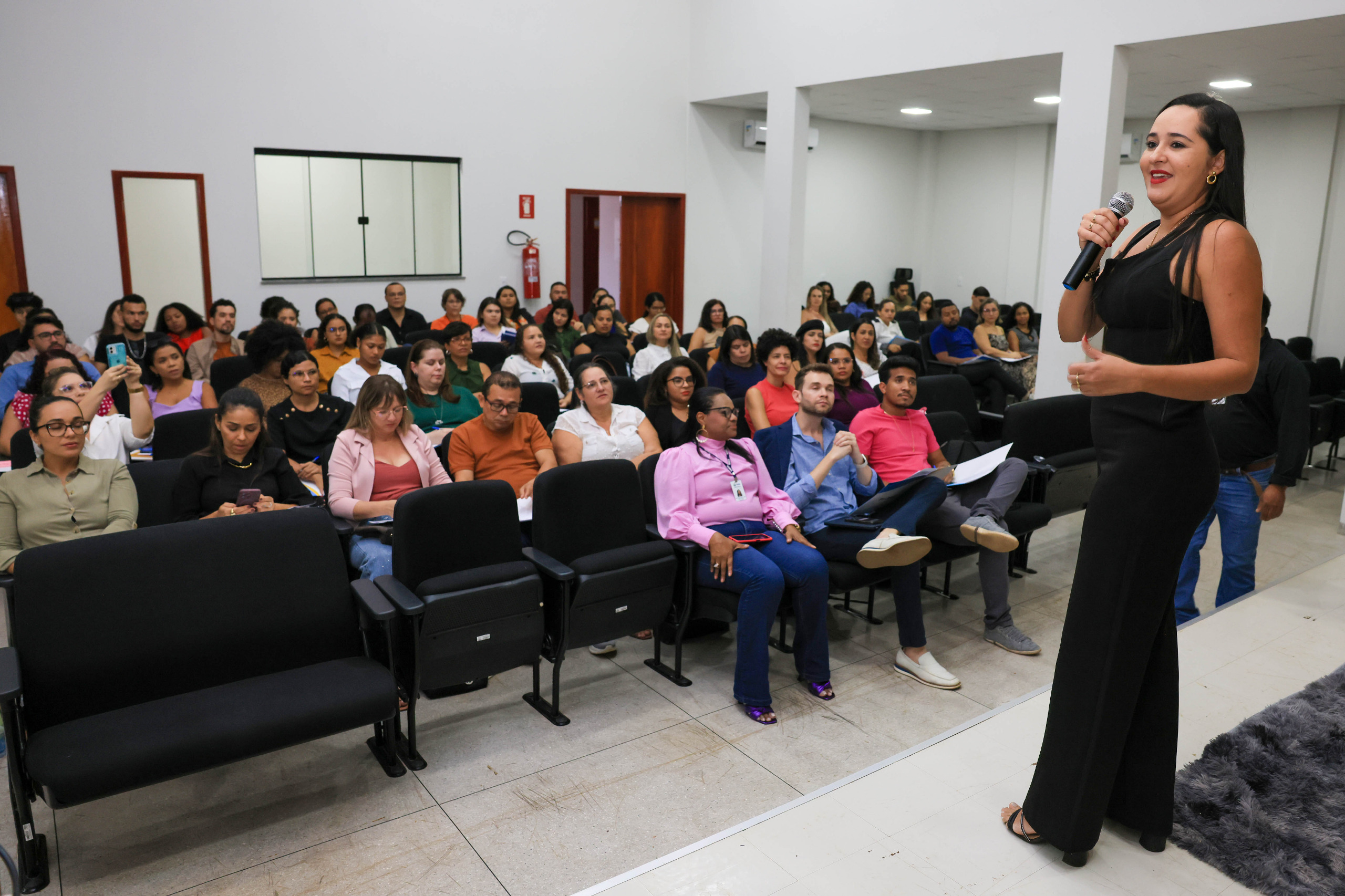 A superintendente de Proteção Social Especial, Marlucy Albuquerque, destacou que o encontro promove maior integração e alinhamento entre as equipes