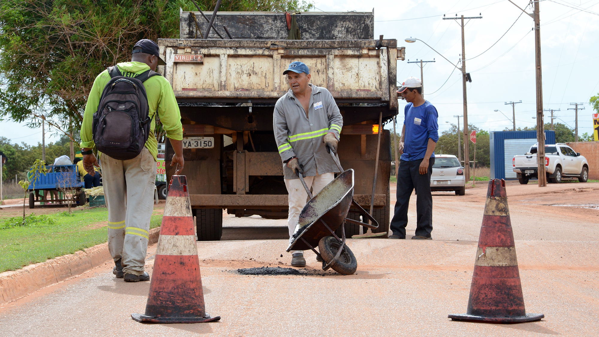 Serviços de limpeza e operação tapa-buracos seguem a todo vapor de Norte a Sul da Capital