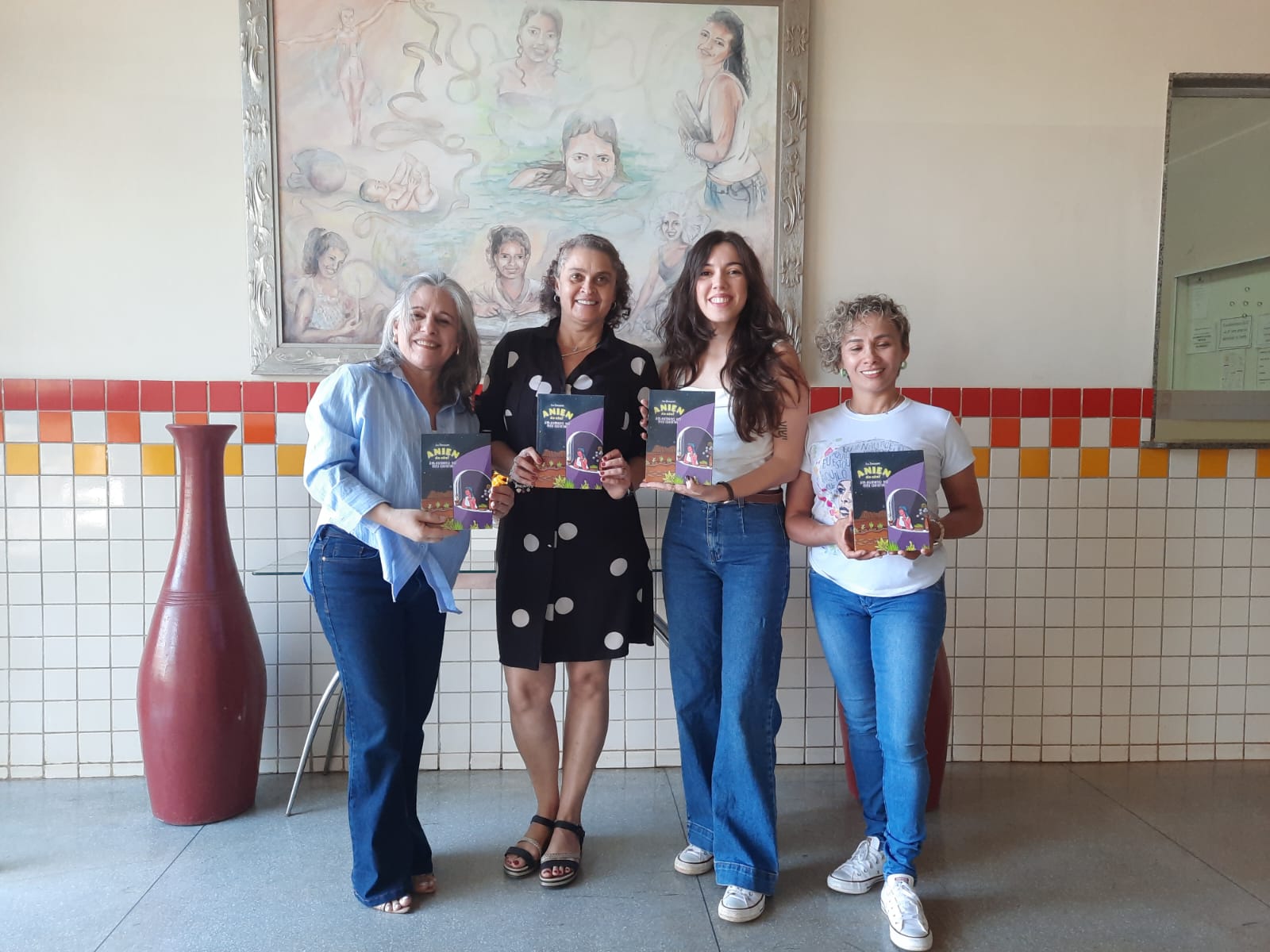 Registro da doação de livros a ETI Caroline Campelo, onde a autora já foi aluna