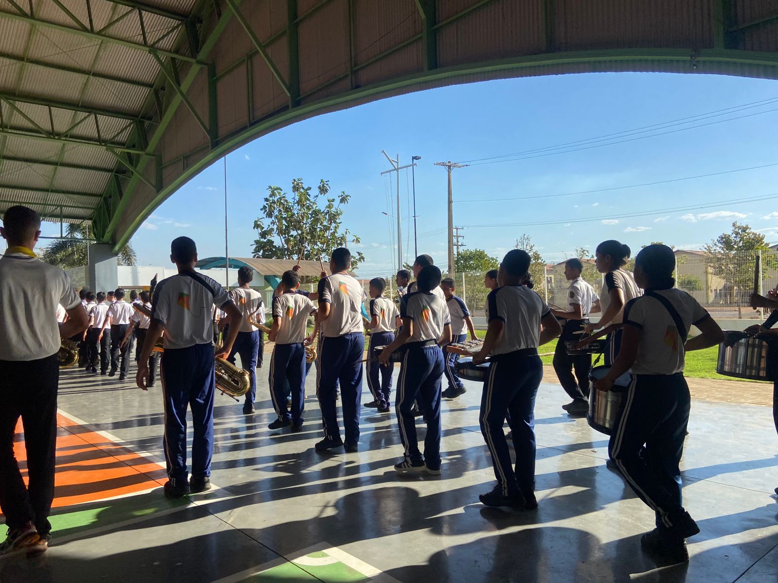 As unidades escolares estão preparando apresentações que vão além da marcha cívica, destacando também valores de cidadania, respeito à pátria